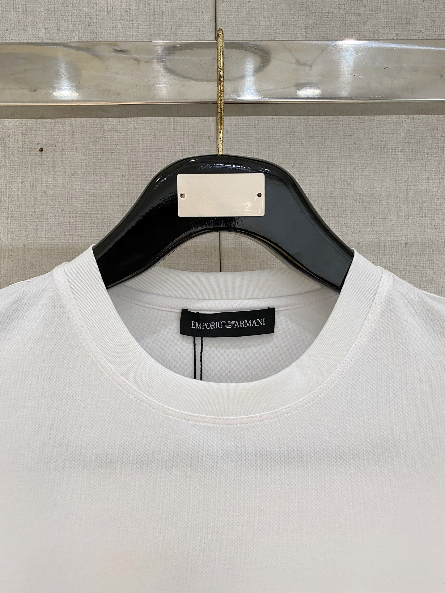  2025春夏新款首发专柜最新款圆领短袖 高端订制 设计前卫时尚！品牌logo重工艺设计 高端定制100