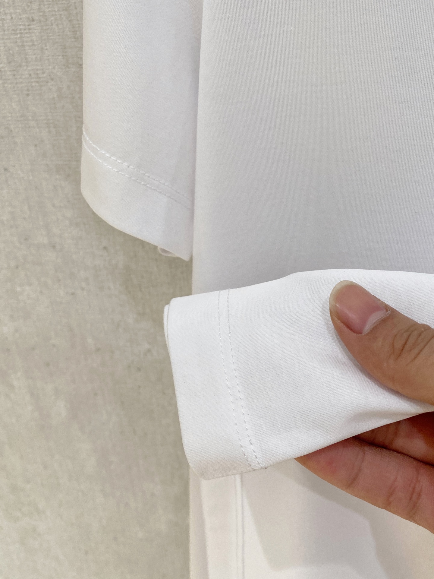  始祖鸟 2025春夏新款首发专柜最新款圆领短袖 高端订制 设计前卫时尚！品牌logo重工艺设计 高端定