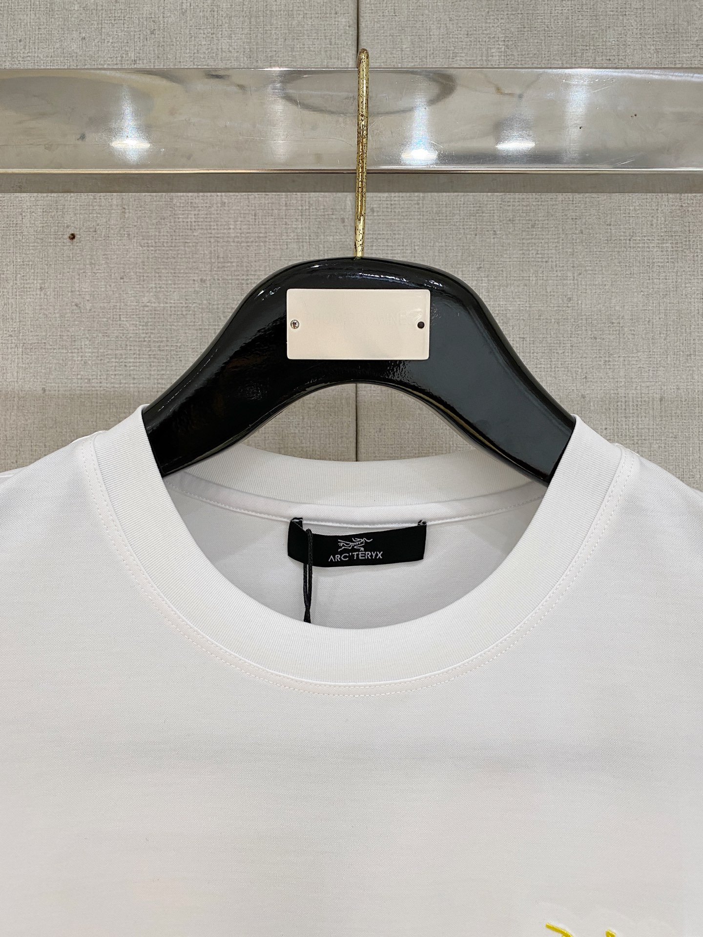  始祖鸟 2025春夏新款首发专柜最新款圆领短袖 高端订制 设计前卫时尚！品牌logo重工艺设计 高端定