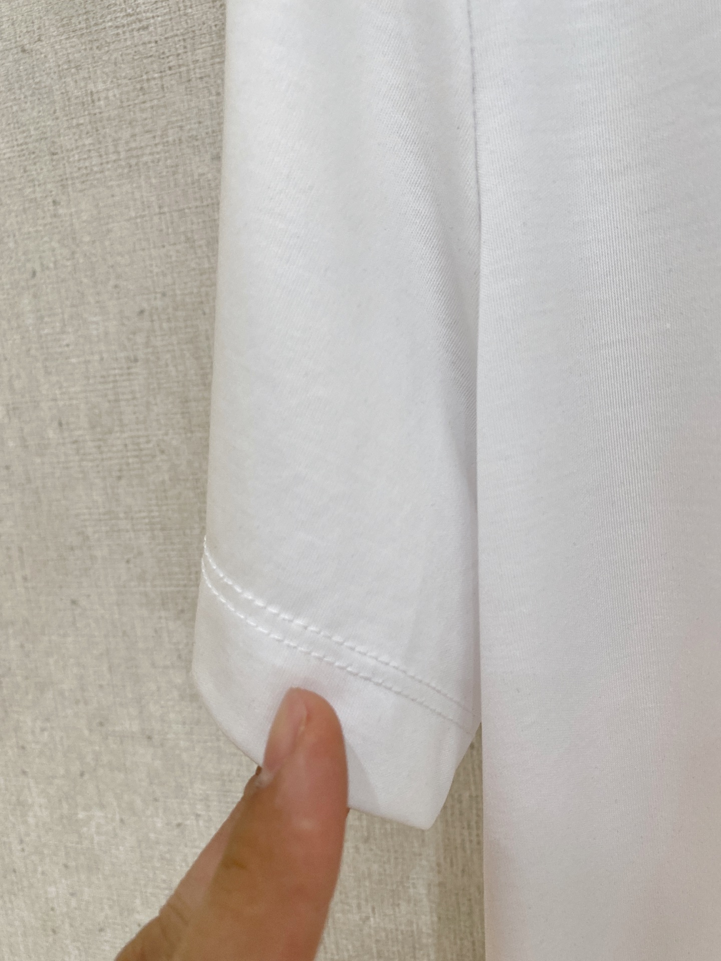  始祖鸟 2025春夏新款首发专柜最新款圆领短袖 高端订制 设计前卫时尚！品牌logo重工艺设计 高端定