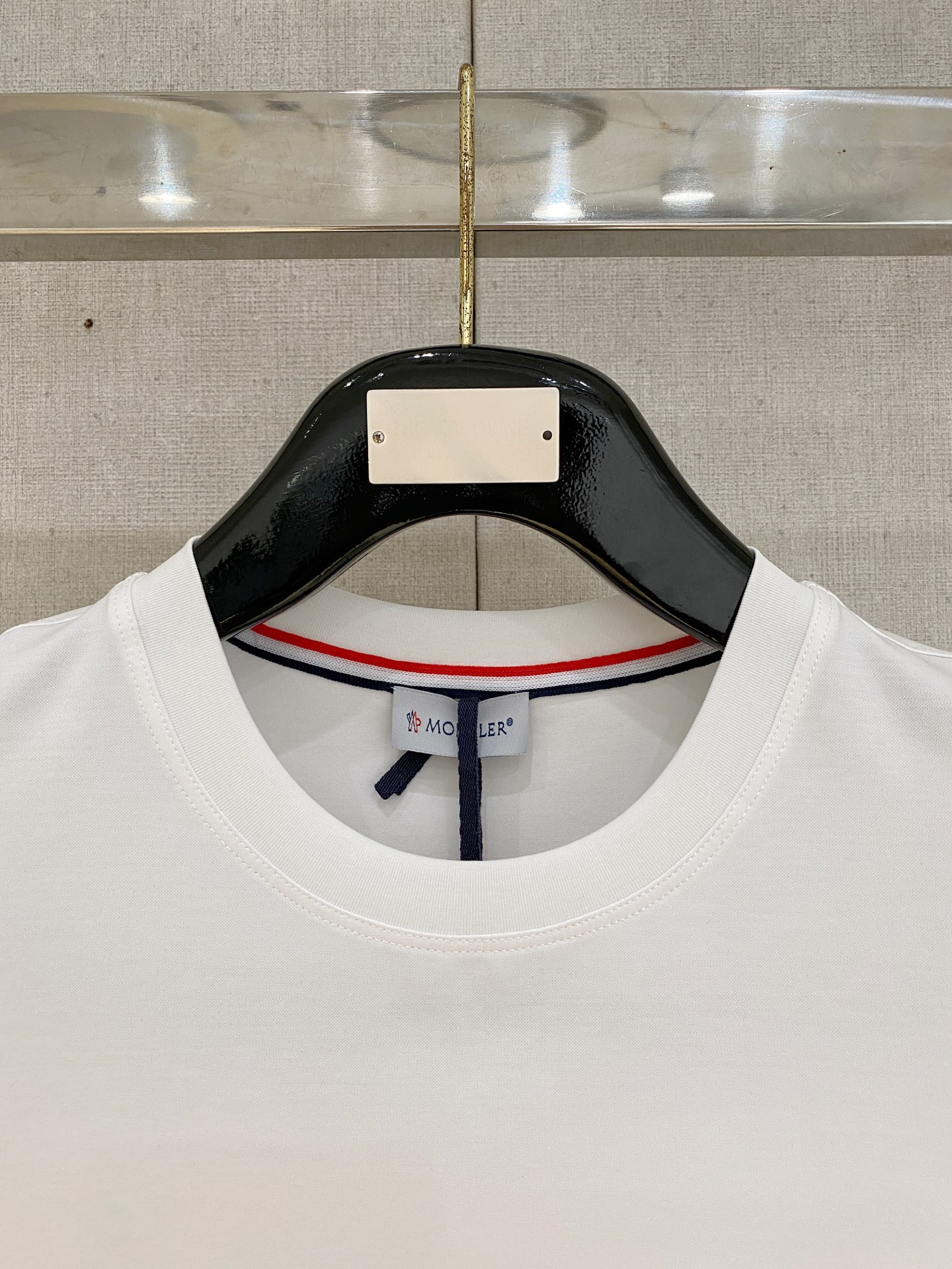 蒙口 2025春夏新款首发专柜最新款圆领短袖 高端订制 设计前卫时尚！品牌logo重工艺设计 高端定制1