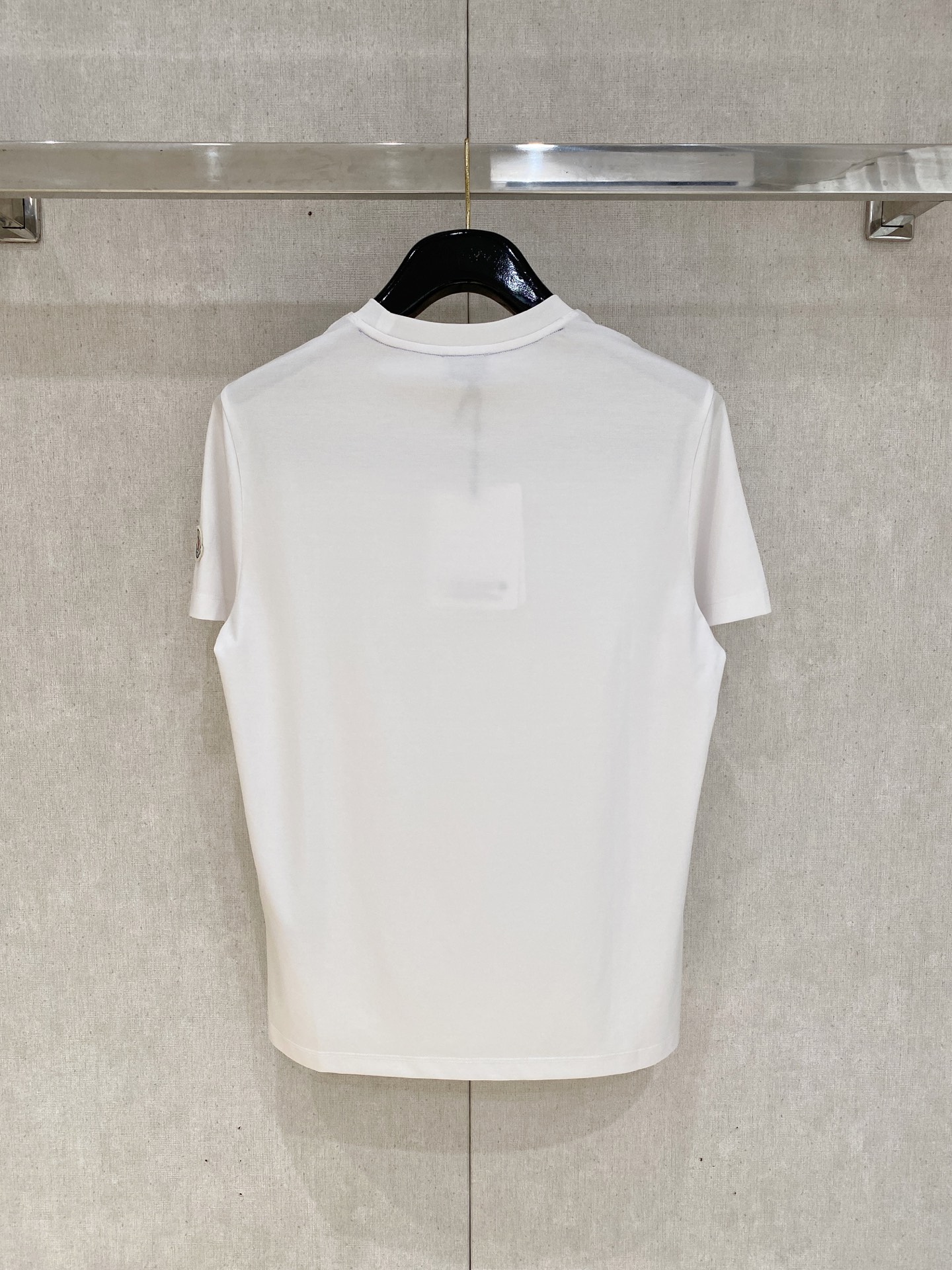 蒙口 2025春夏新款首发专柜最新款圆领短袖 高端订制 设计前卫时尚！品牌logo重工艺设计 高端定制1