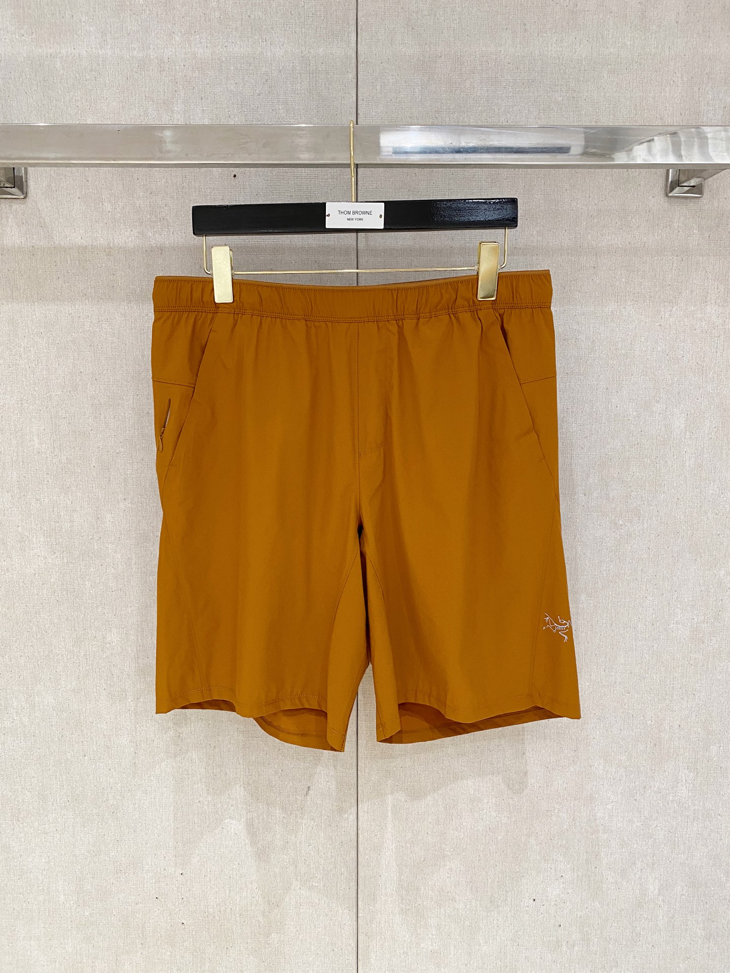 NO:444883,Archaeoptera Bird is a new spring and summer 2025 model, the latest casual shorts. The original pants are casual and versatile, casual and lazy, high-end custom imported quick-drying elastic fabric, customized craftsmanship, and full of comfort. High-end and atmospheric, does the summer taste have? First choice.M-3xL, arc'teryx, shorts, alexander wang19860909始祖鸟 2025春夏季新款,最新休闲短裤.原版裤型上身休闲百搭、随性慵懒范,高级定制进口速干弹力面料,订制工艺 舒适感爆棚.高端大气,夏天的味道有没有,首选 .M-3xL,arc'teryx,shorts,alexander wang,Men's clothing