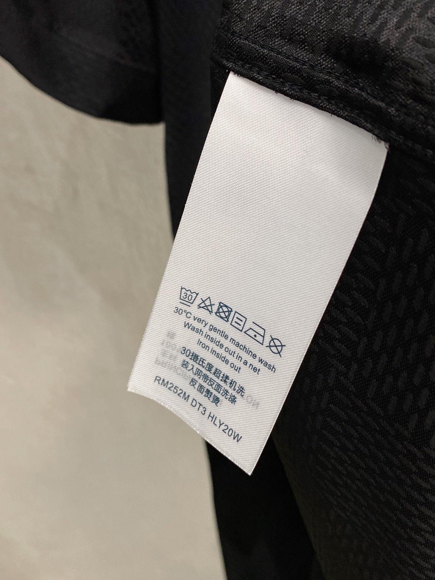 P，P轻盈雅致，短袖衬衫——25年春夏日里的温柔守候短袖衬衫，臻品定制系列的材质、精湛的工艺细节和卓越的