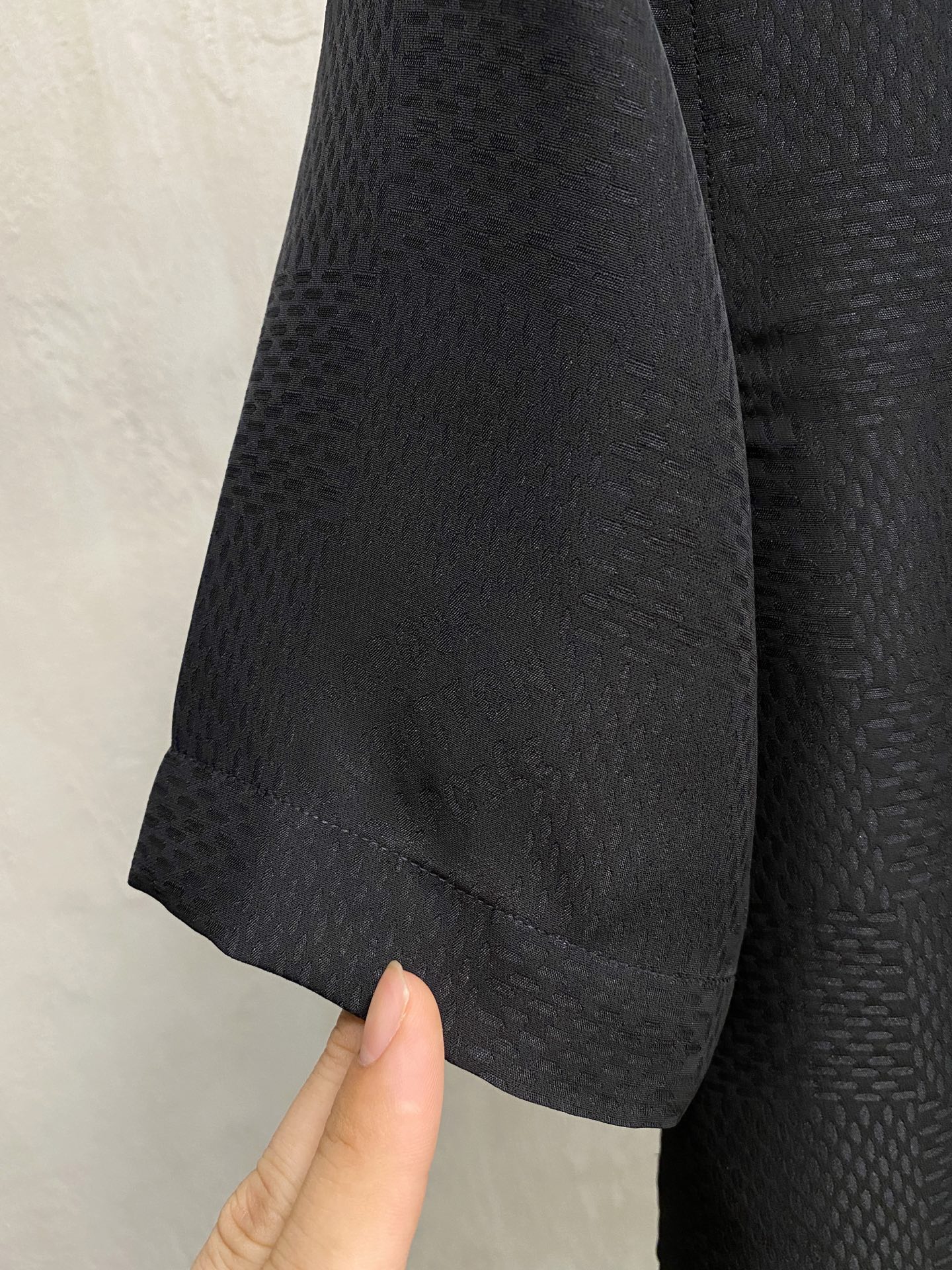 P，P轻盈雅致，短袖衬衫——25年春夏日里的温柔守候短袖衬衫，臻品定制系列的材质、精湛的工艺细节和卓越的