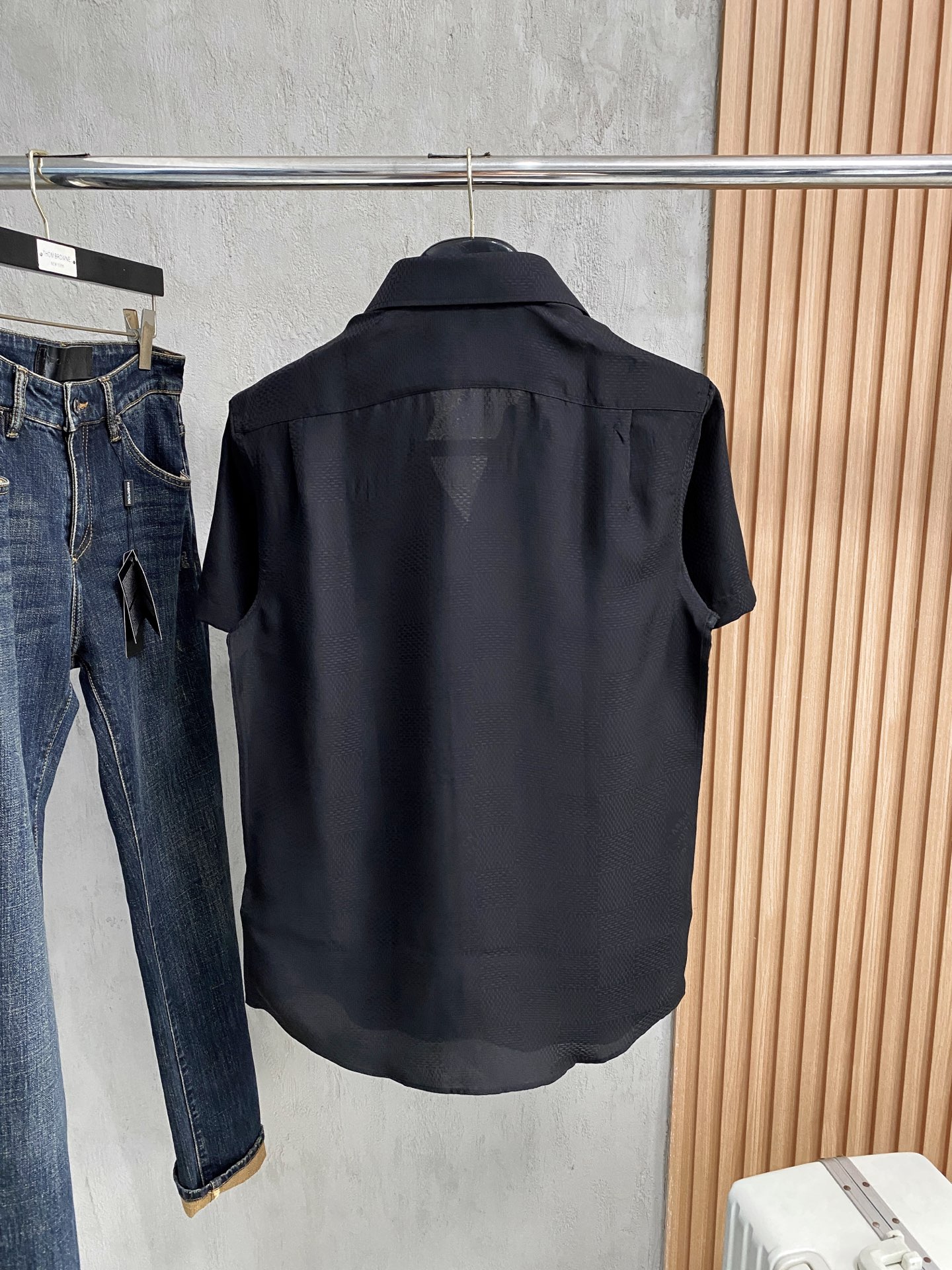 P，P轻盈雅致，短袖衬衫——25年春夏日里的温柔守候短袖衬衫，臻品定制系列的材质、精湛的工艺细节和卓越的