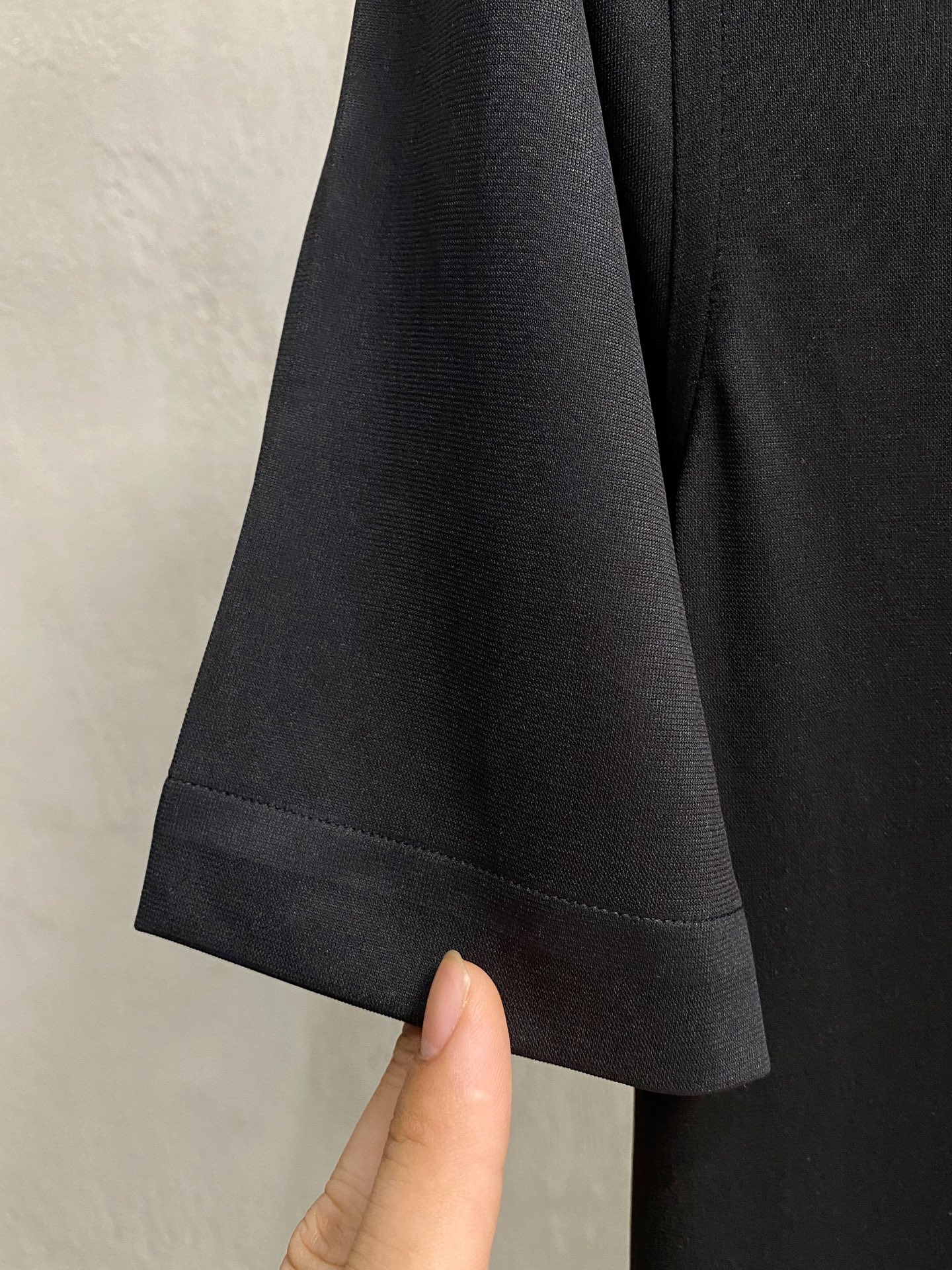 P，P轻盈雅致，短袖衬衫——25年春夏日里的温柔守候短袖衬衫，臻品定制系列的材质、精湛的工艺细节和卓越的