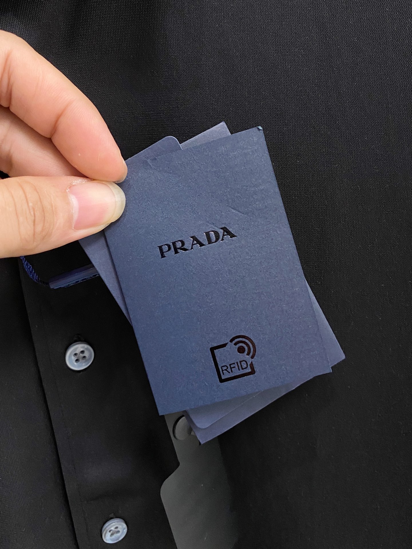 P，P轻盈雅致，短袖衬衫——25年春夏日里的温柔守候短袖衬衫，臻品定制系列的材质、精湛的工艺细节和卓越的