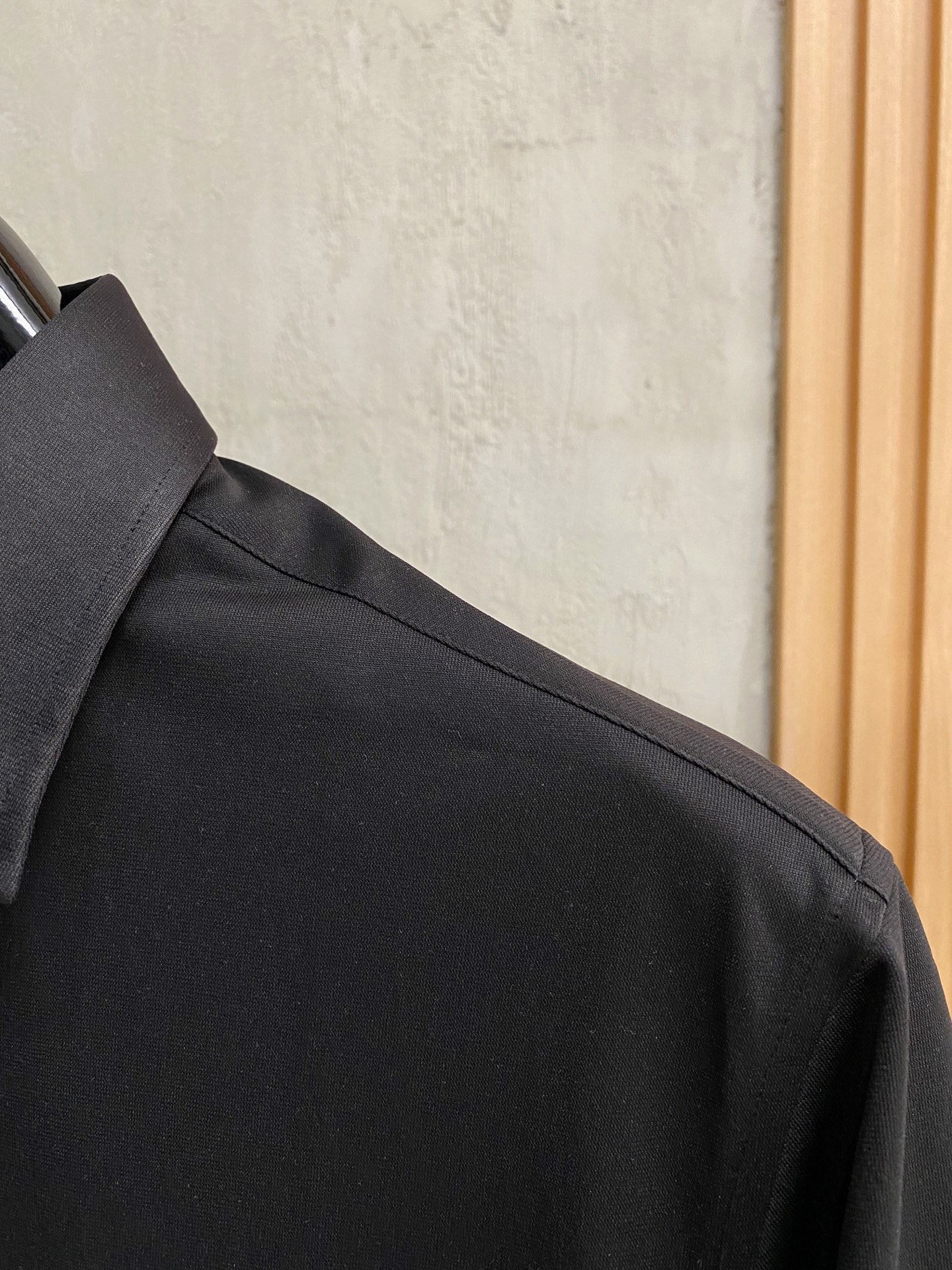 P，P轻盈雅致，短袖衬衫——25年春夏日里的温柔守候短袖衬衫，臻品定制系列的材质、精湛的工艺细节和卓越的