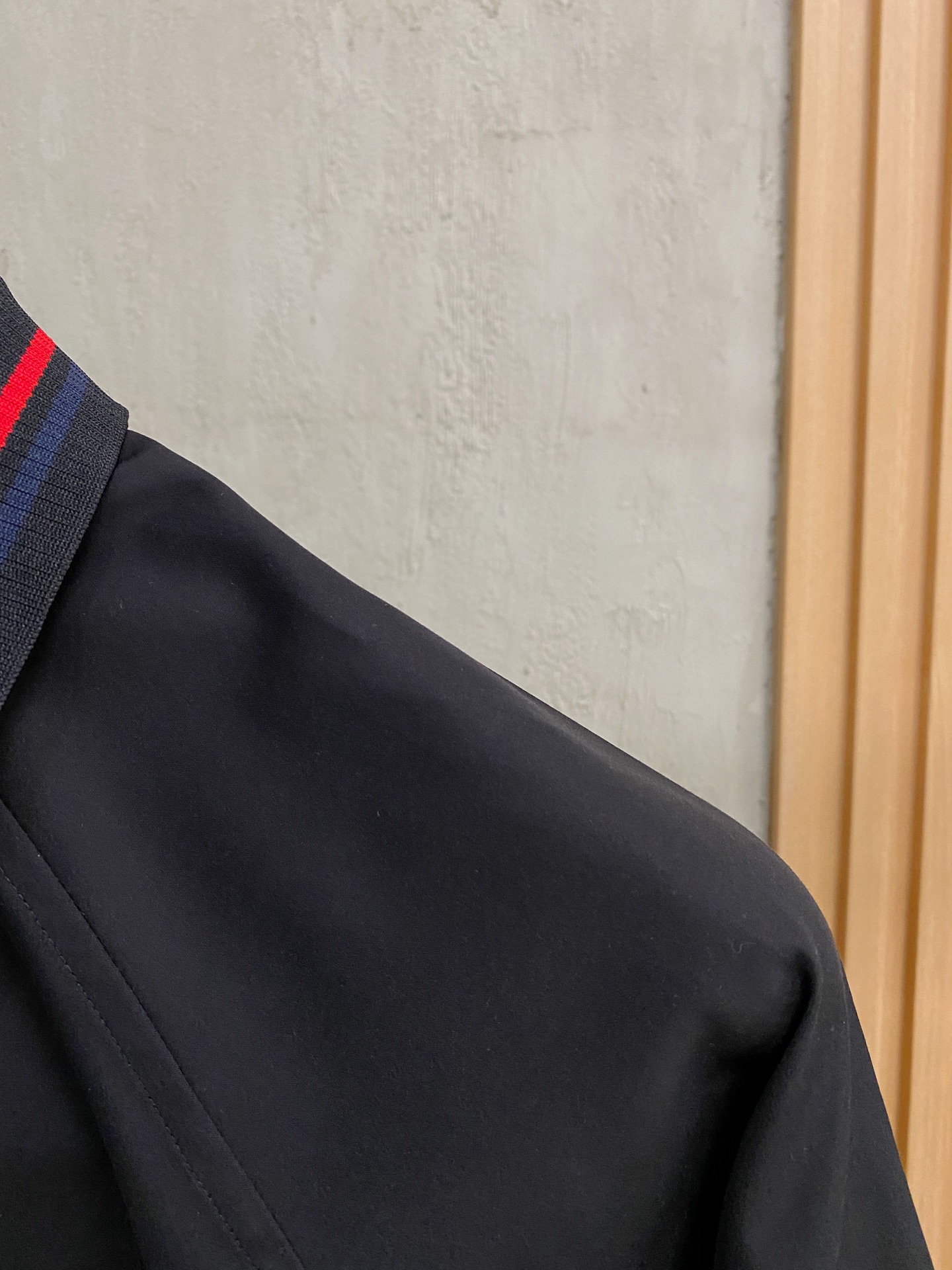 P，P轻盈雅致，短袖衬衫——25年春夏日里的温柔守候短袖衬衫，臻品定制系列的材质、精湛的工艺细节和卓越的