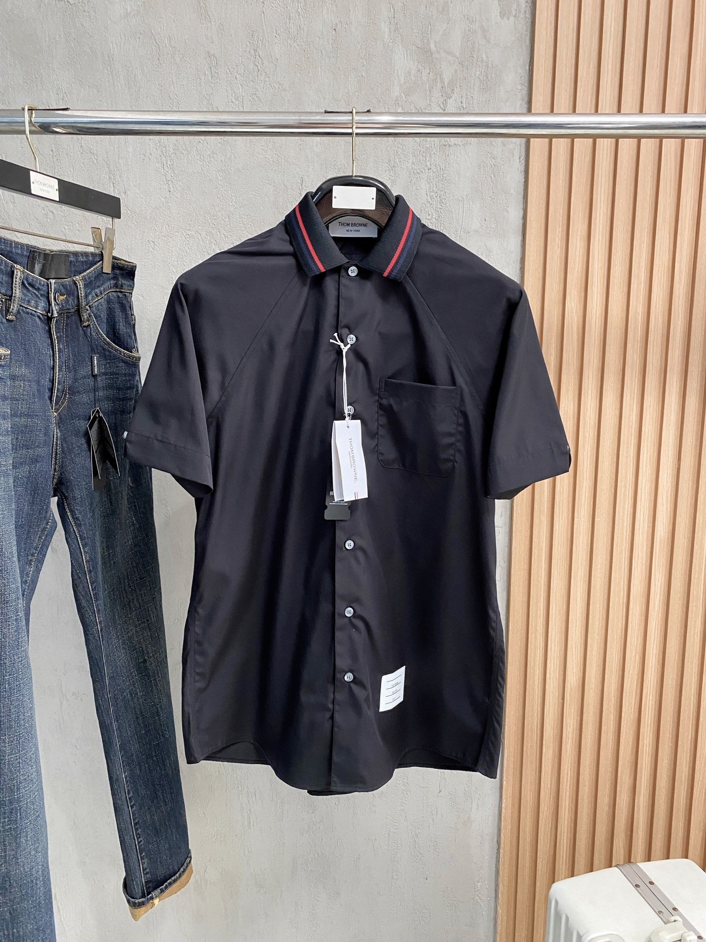 P，P轻盈雅致，短袖衬衫——25年春夏日里的温柔守候短袖衬衫，臻品定制系列的材质、精湛的工艺细节和卓越的