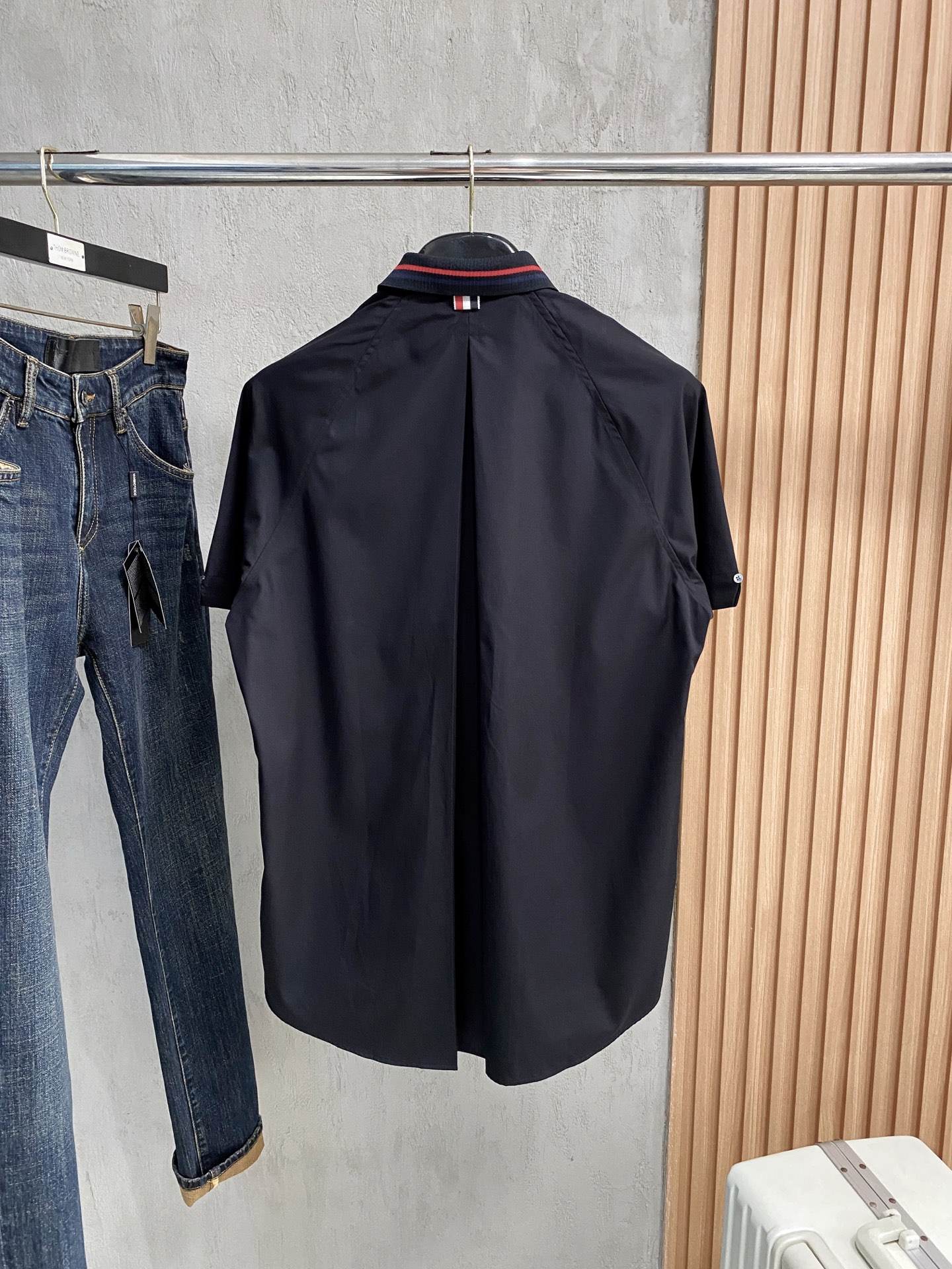 P，P轻盈雅致，短袖衬衫——25年春夏日里的温柔守候短袖衬衫，臻品定制系列的材质、精湛的工艺细节和卓越的