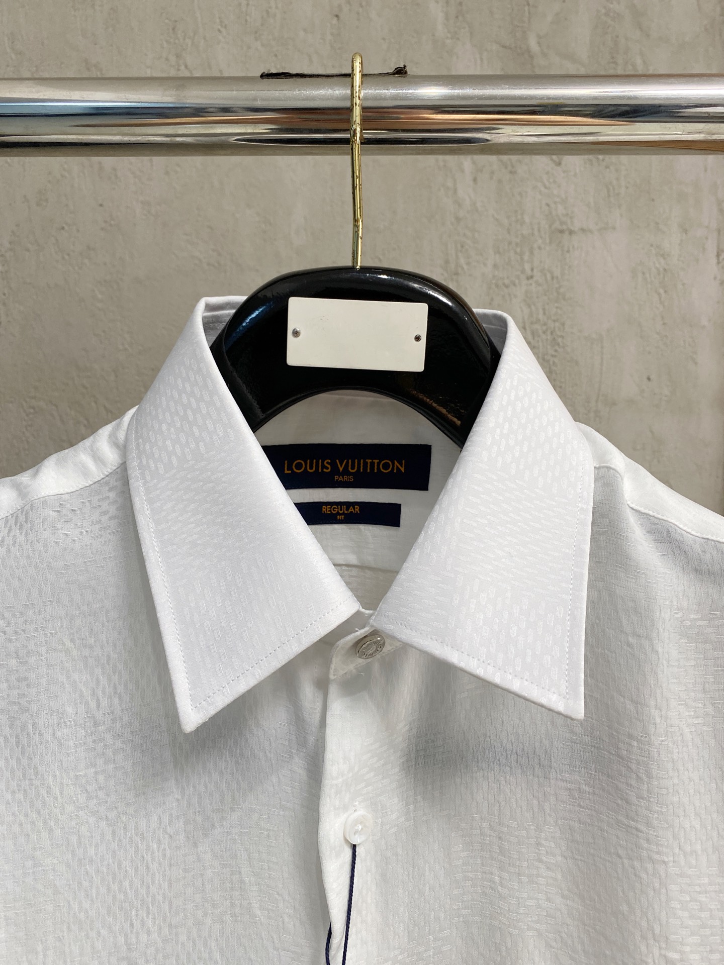 强势上新，新款不断！！！新款衬衫，高级面料高级做工，顶级品质！！！S一XXLS穿125左右m穿140左右