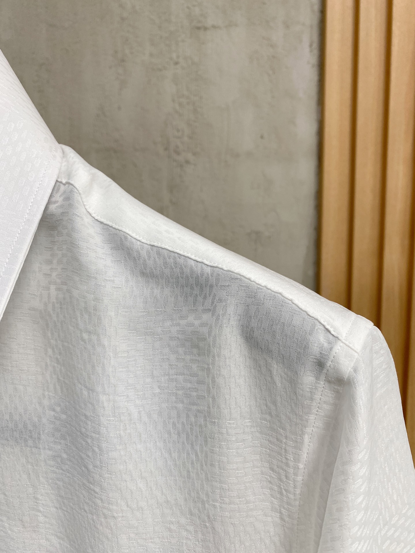 强势上新，新款不断！！！新款衬衫，高级面料高级做工，顶级品质！！！S一XXLS穿125左右m穿140左右