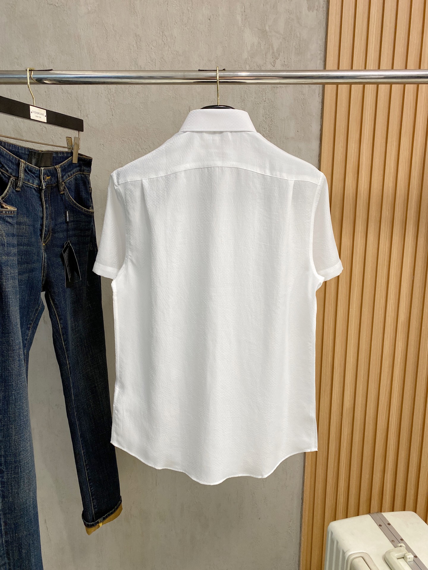 强势上新，新款不断！！！新款衬衫，高级面料高级做工，顶级品质！！！S一XXLS穿125左右m穿140左右