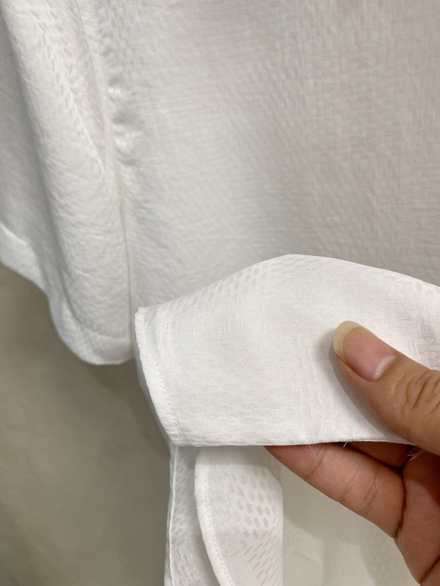 强势上新，新款不断！！！新款衬衫，高级面料高级做工，顶级品质！！！S一XXLS穿125左右m穿140左右