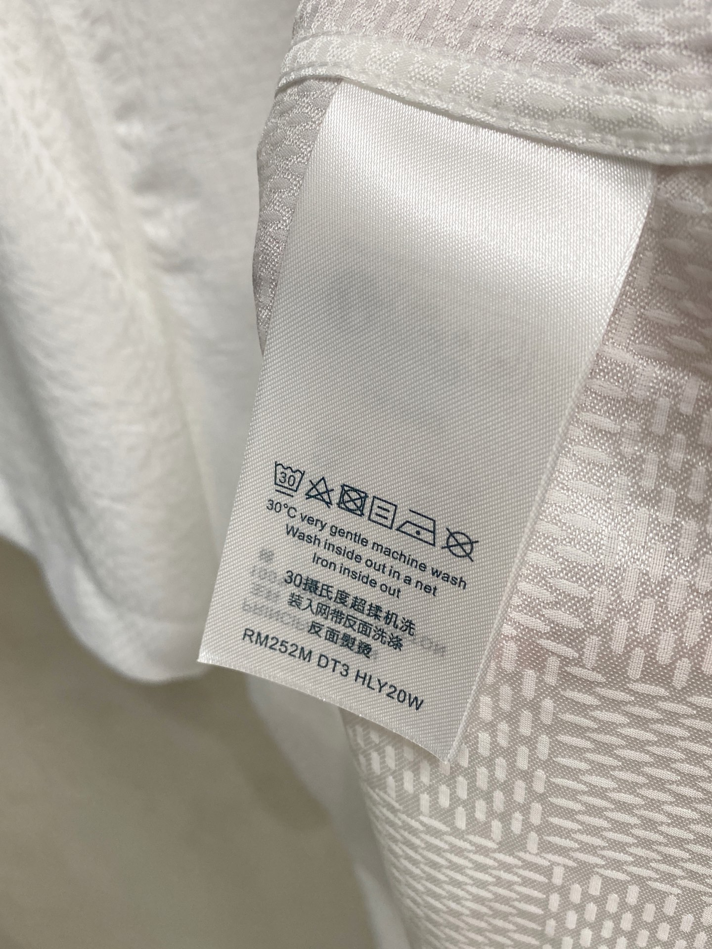 强势上新，新款不断！！！新款衬衫，高级面料高级做工，顶级品质！！！S一XXLS穿125左右m穿140左右