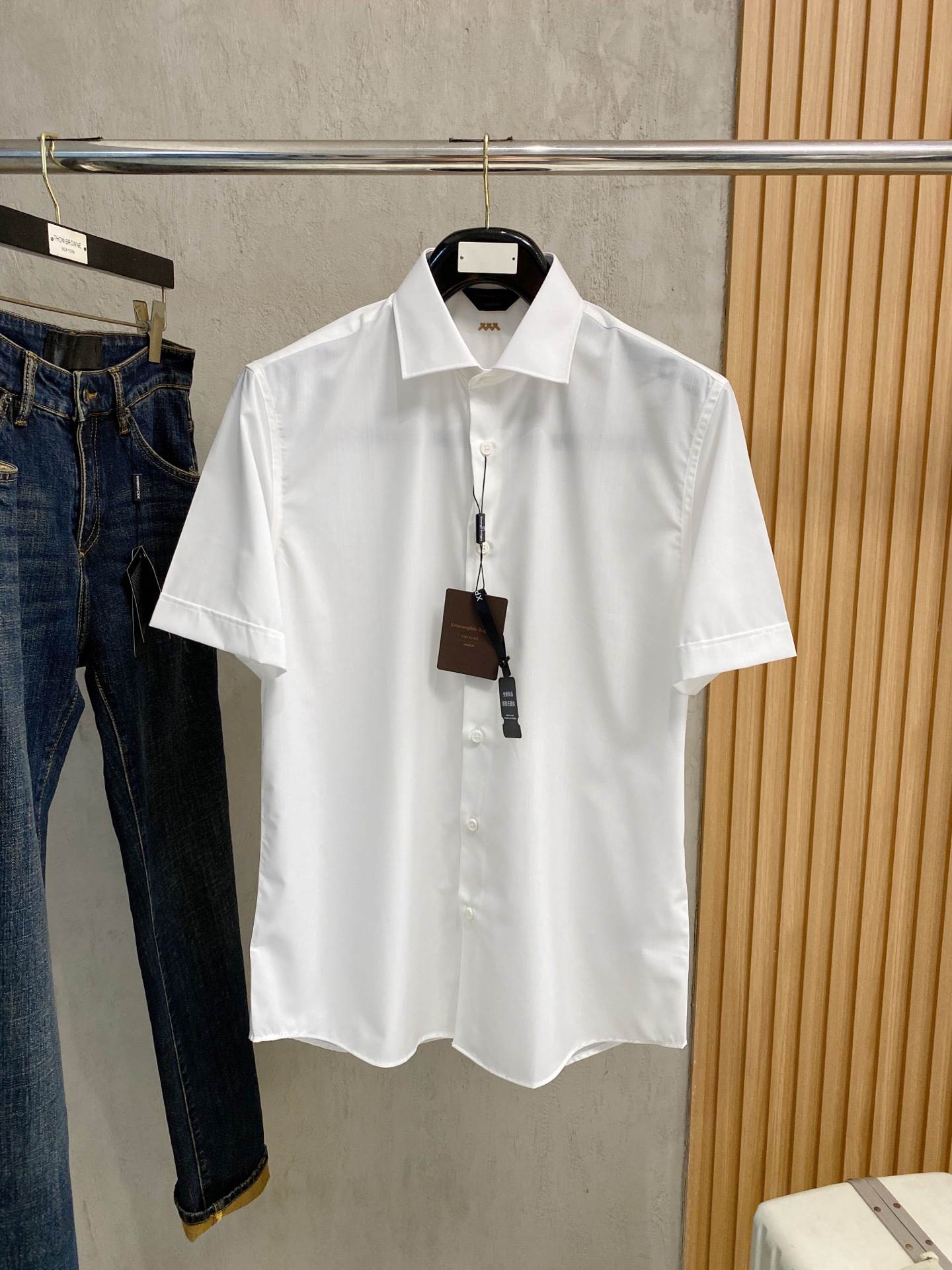 P，P轻盈雅致，短袖衬衫——25年春夏日里的温柔守候短袖衬衫，臻品定制系列的材质、精湛的工艺细节和卓越的