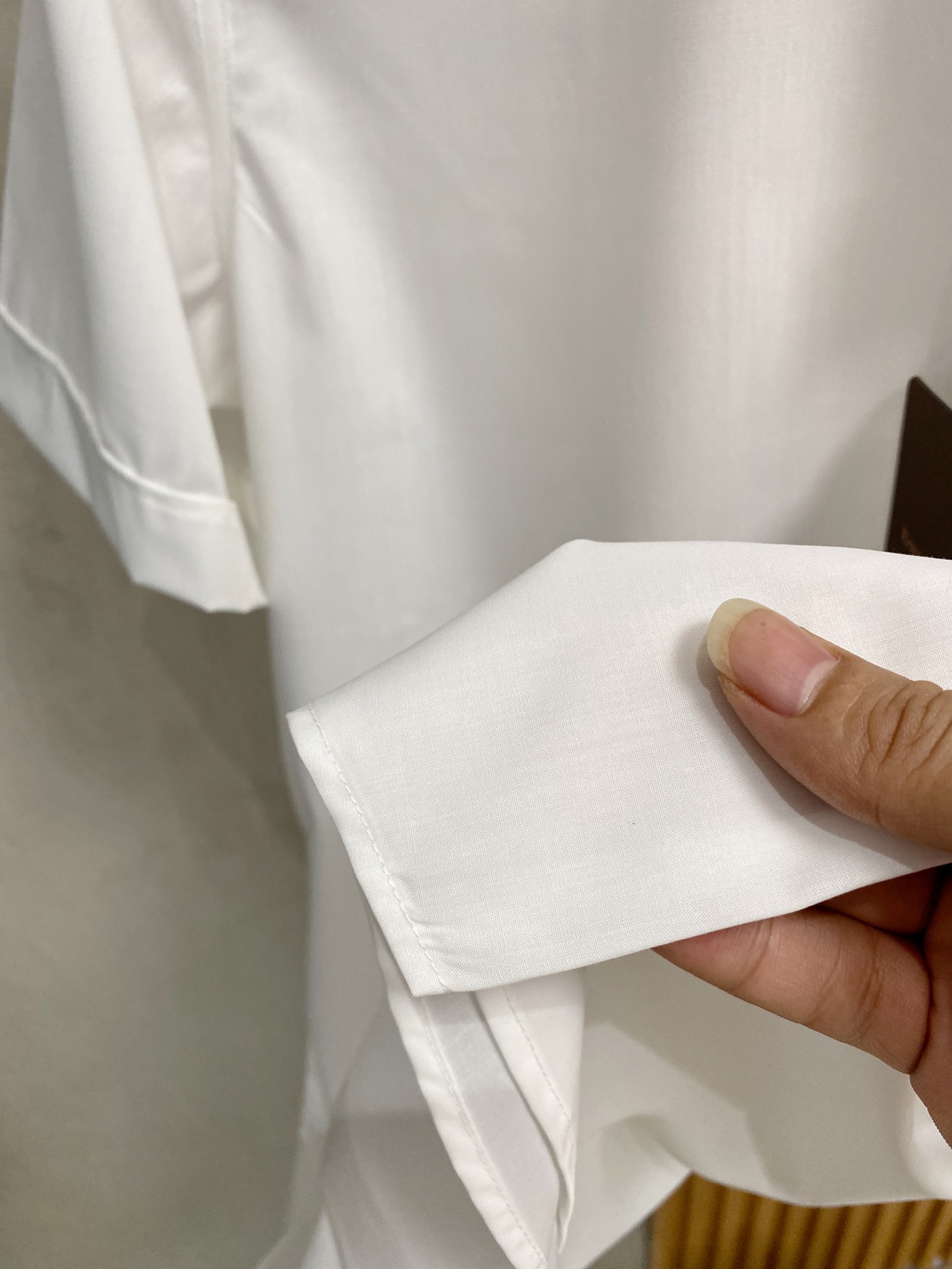 P，P轻盈雅致，短袖衬衫——25年春夏日里的温柔守候短袖衬衫，臻品定制系列的材质、精湛的工艺细节和卓越的