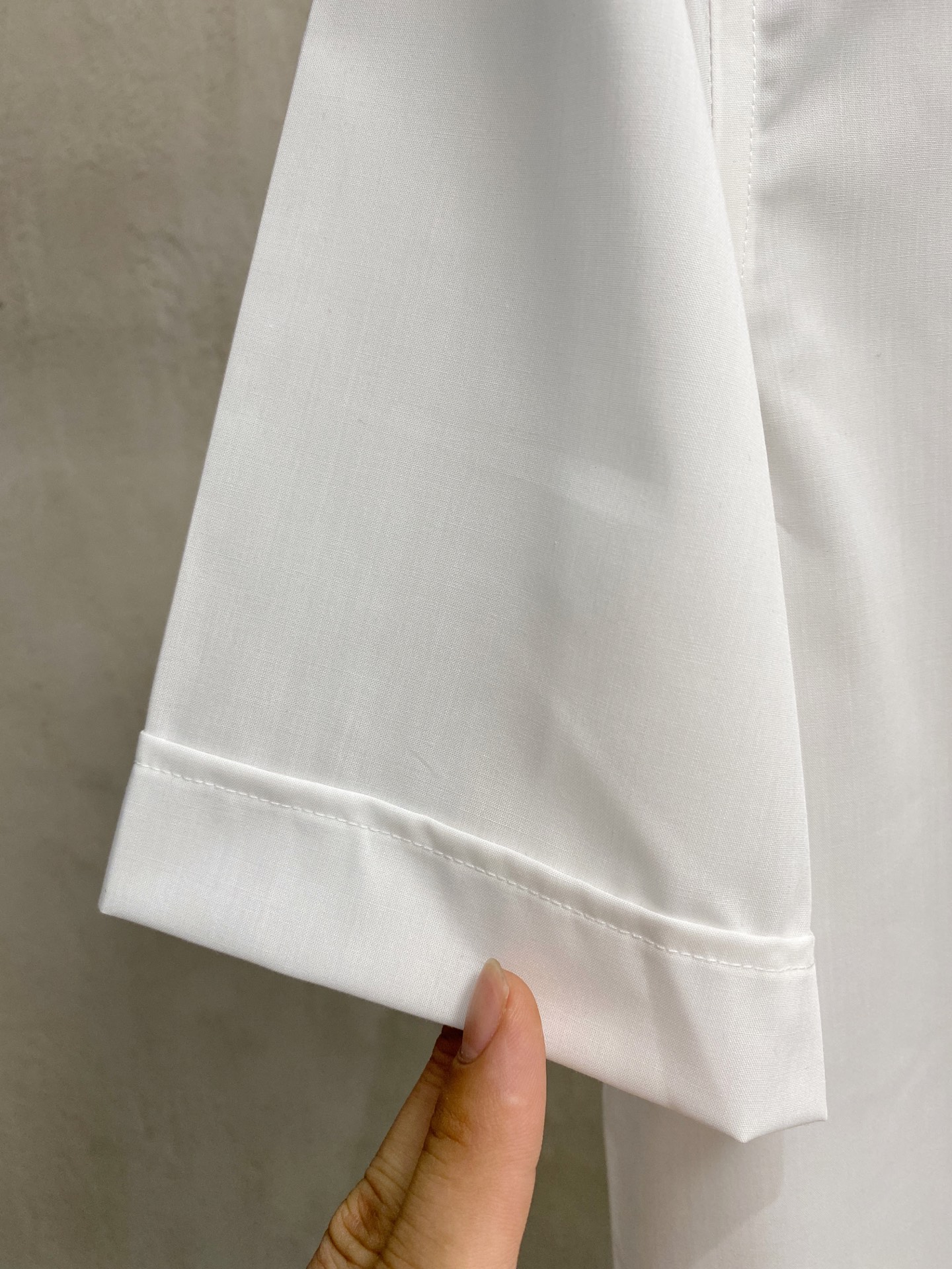 P，P轻盈雅致，短袖衬衫——25年春夏日里的温柔守候短袖衬衫，臻品定制系列的材质、精湛的工艺细节和卓越的