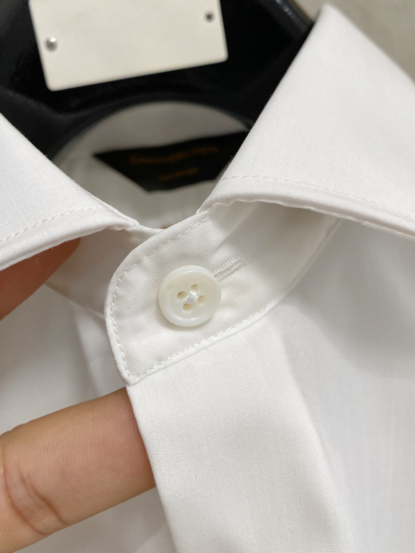 P，P轻盈雅致，短袖衬衫——25年春夏日里的温柔守候短袖衬衫，臻品定制系列的材质、精湛的工艺细节和卓越的