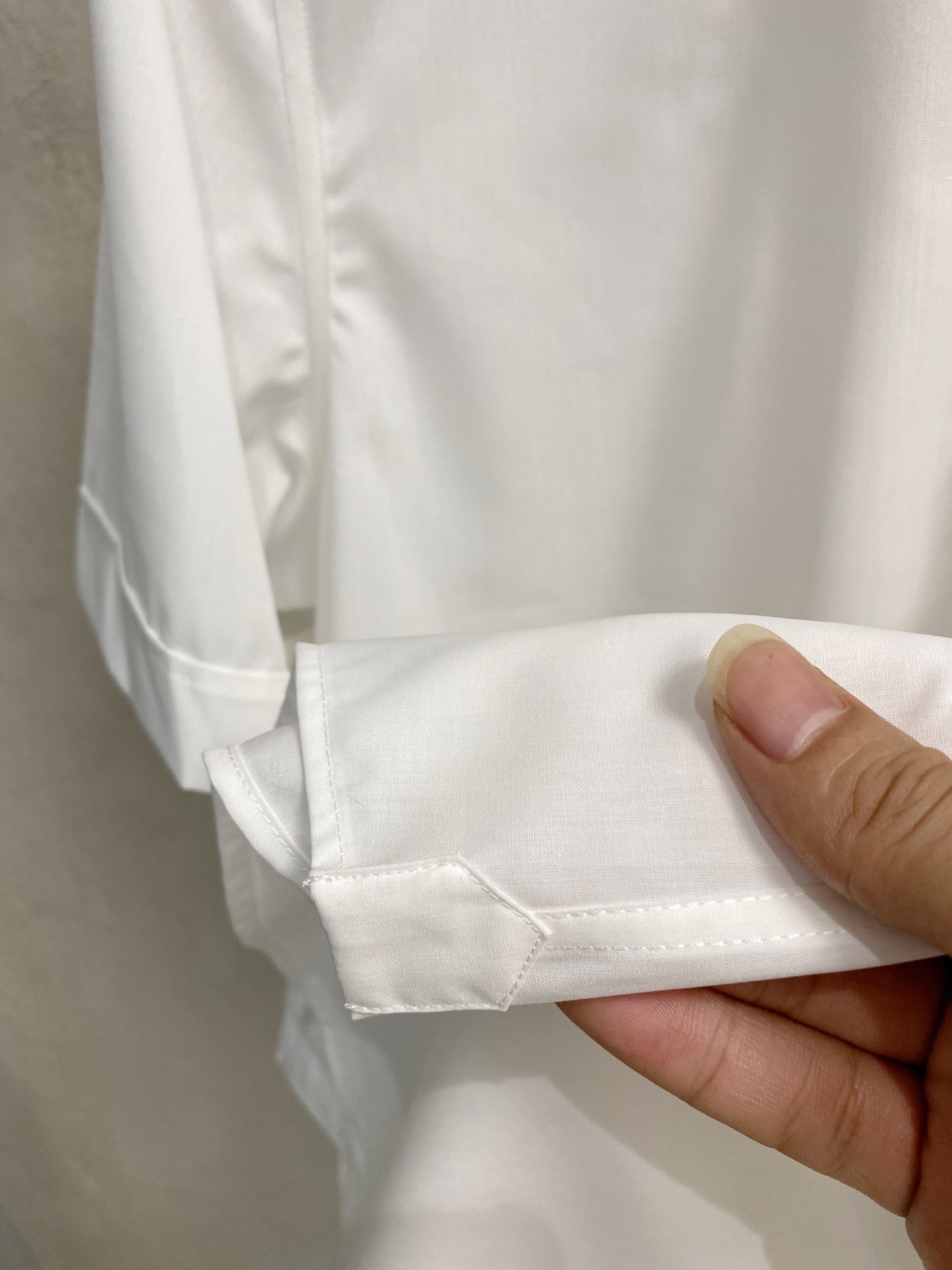 P，P轻盈雅致，短袖衬衫——25年春夏日里的温柔守候短袖衬衫，臻品定制系列的材质、精湛的工艺细节和卓越的