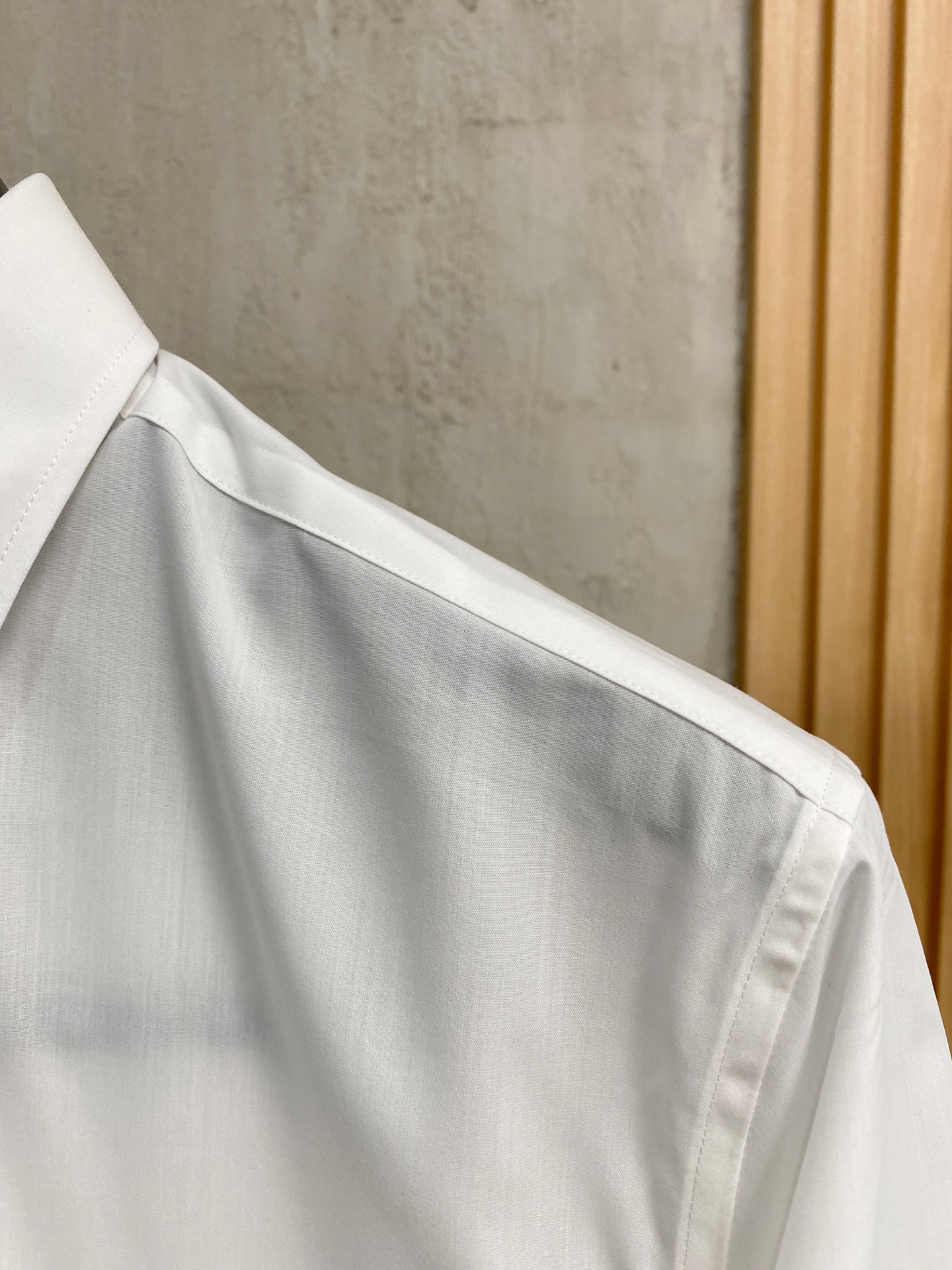 P，P轻盈雅致，短袖衬衫——25年春夏日里的温柔守候短袖衬衫，臻品定制系列的材质、精湛的工艺细节和卓越的