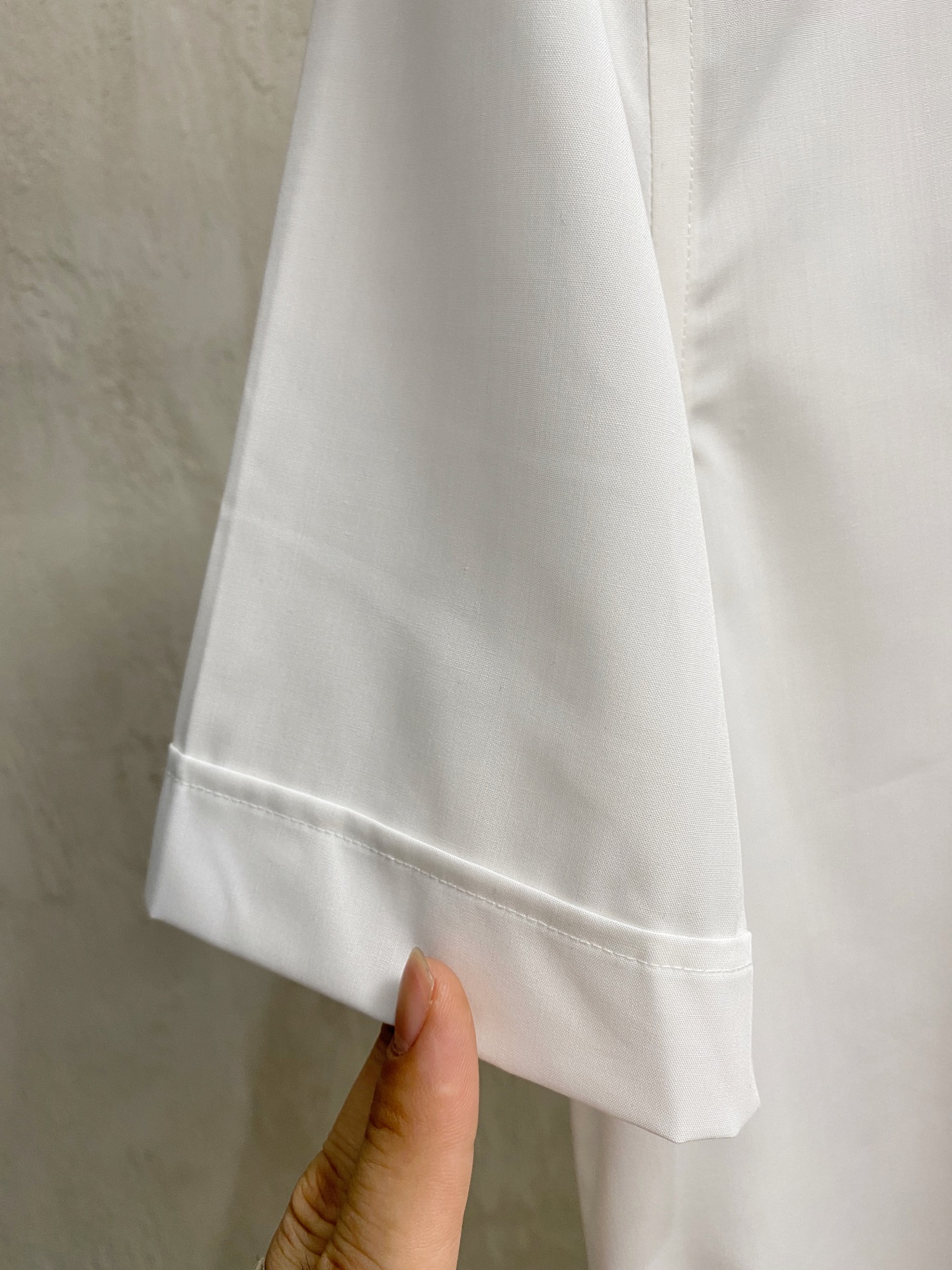 P，P轻盈雅致，短袖衬衫——25年春夏日里的温柔守候短袖衬衫，臻品定制系列的材质、精湛的工艺细节和卓越的