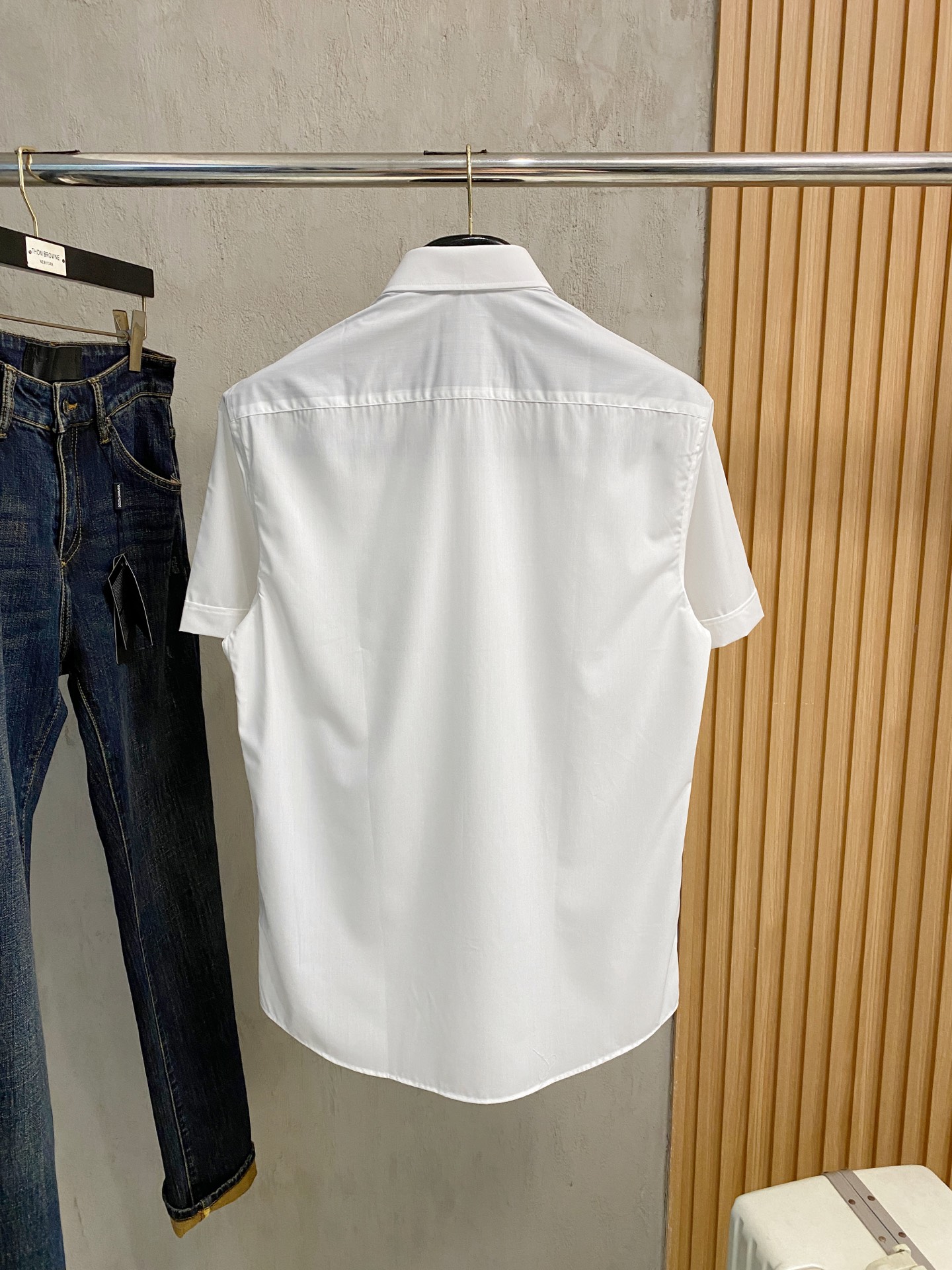 P，P轻盈雅致，短袖衬衫——25年春夏日里的温柔守候短袖衬衫，臻品定制系列的材质、精湛的工艺细节和卓越的