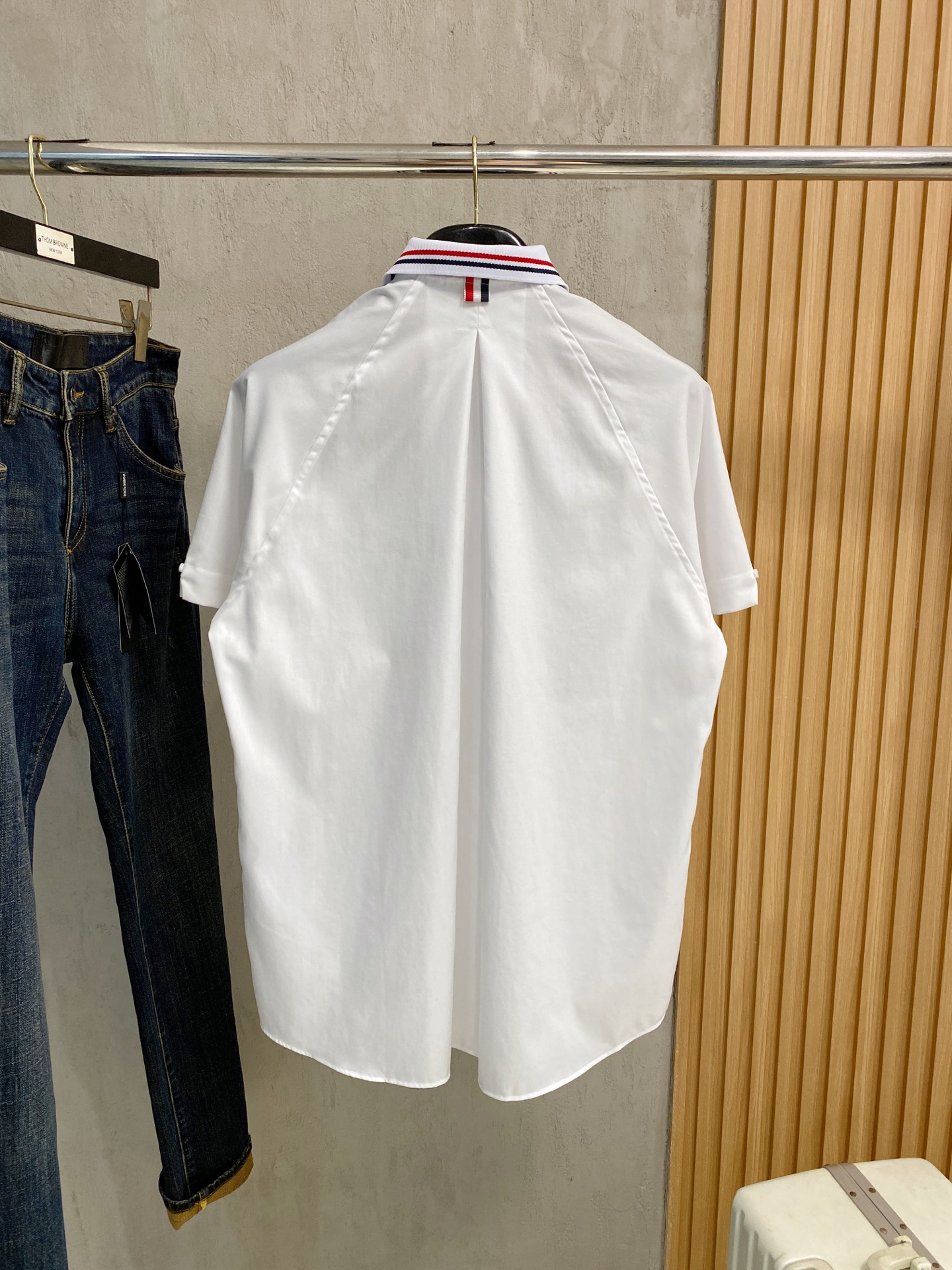 P，P轻盈雅致，短袖衬衫——25年春夏日里的温柔守候短袖衬衫，臻品定制系列的材质、精湛的工艺细节和卓越的