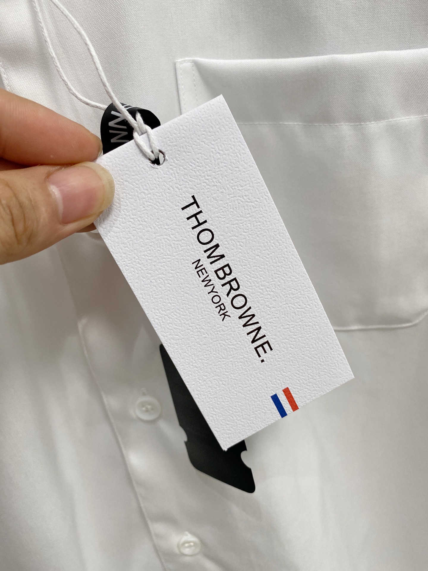 P，P轻盈雅致，短袖衬衫——25年春夏日里的温柔守候短袖衬衫，臻品定制系列的材质、精湛的工艺细节和卓越的