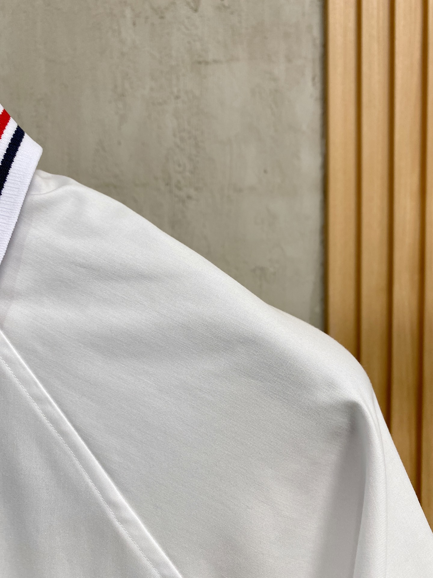 P，P轻盈雅致，短袖衬衫——25年春夏日里的温柔守候短袖衬衫，臻品定制系列的材质、精湛的工艺细节和卓越的