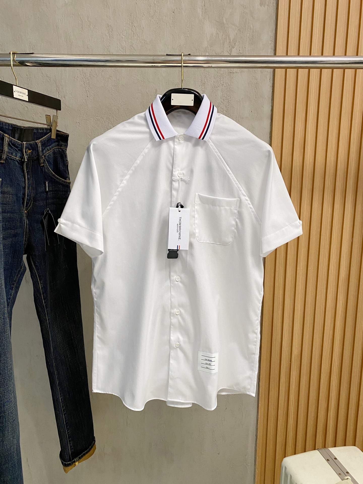 P，P轻盈雅致，短袖衬衫——25年春夏日里的温柔守候短袖衬衫，臻品定制系列的材质、精湛的工艺细节和卓越的