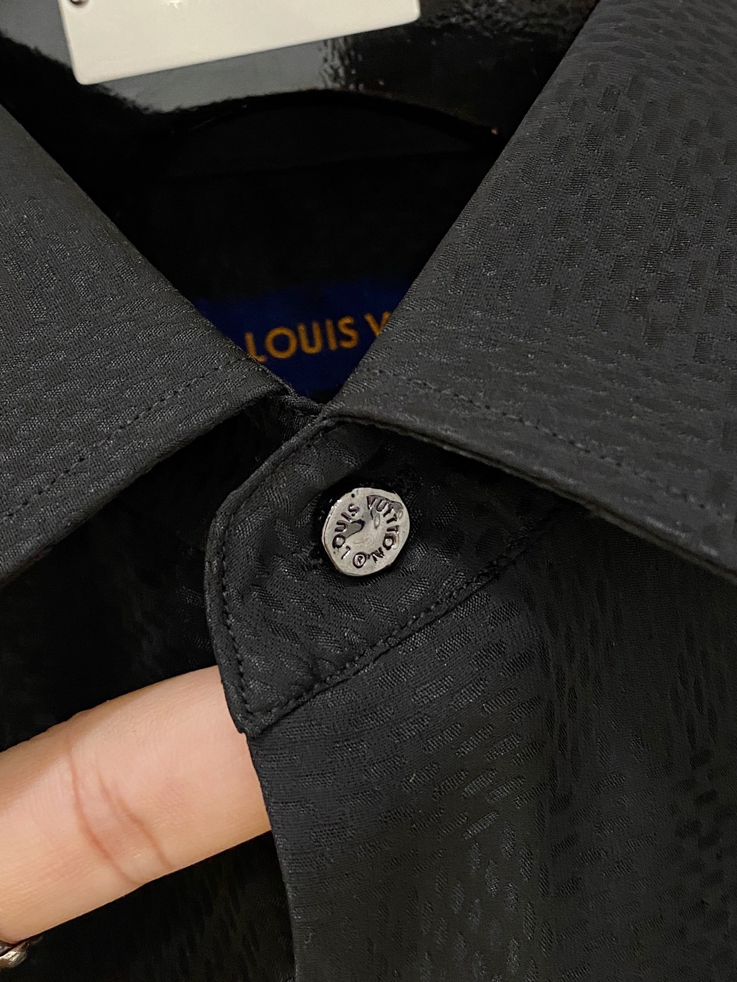 P，P轻盈雅致，短袖衬衫——25年春夏日里的温柔守候短袖衬衫，臻品定制系列的材质、精湛的工艺细节和卓越的