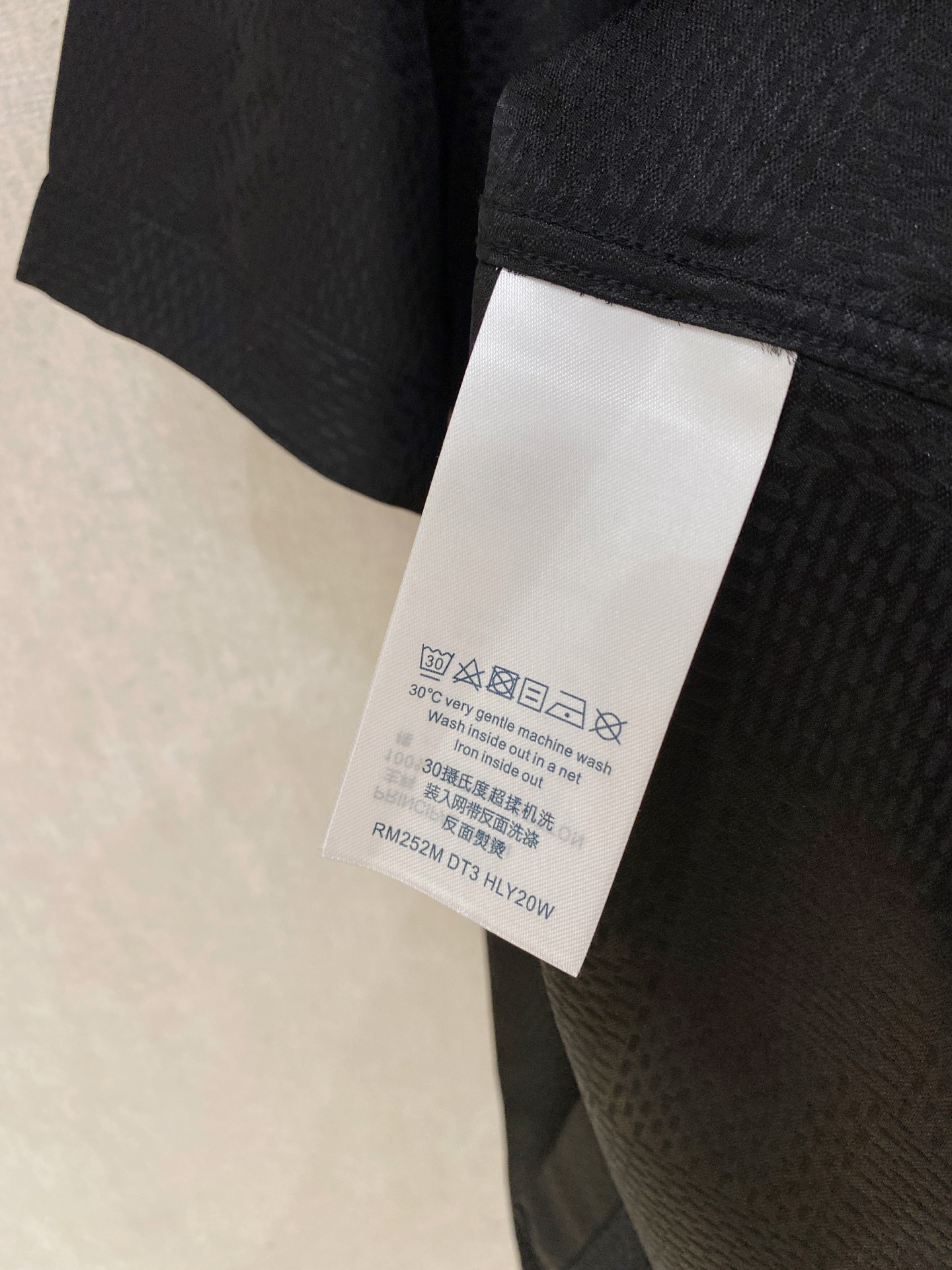 P，P轻盈雅致，短袖衬衫——25年春夏日里的温柔守候短袖衬衫，臻品定制系列的材质、精湛的工艺细节和卓越的