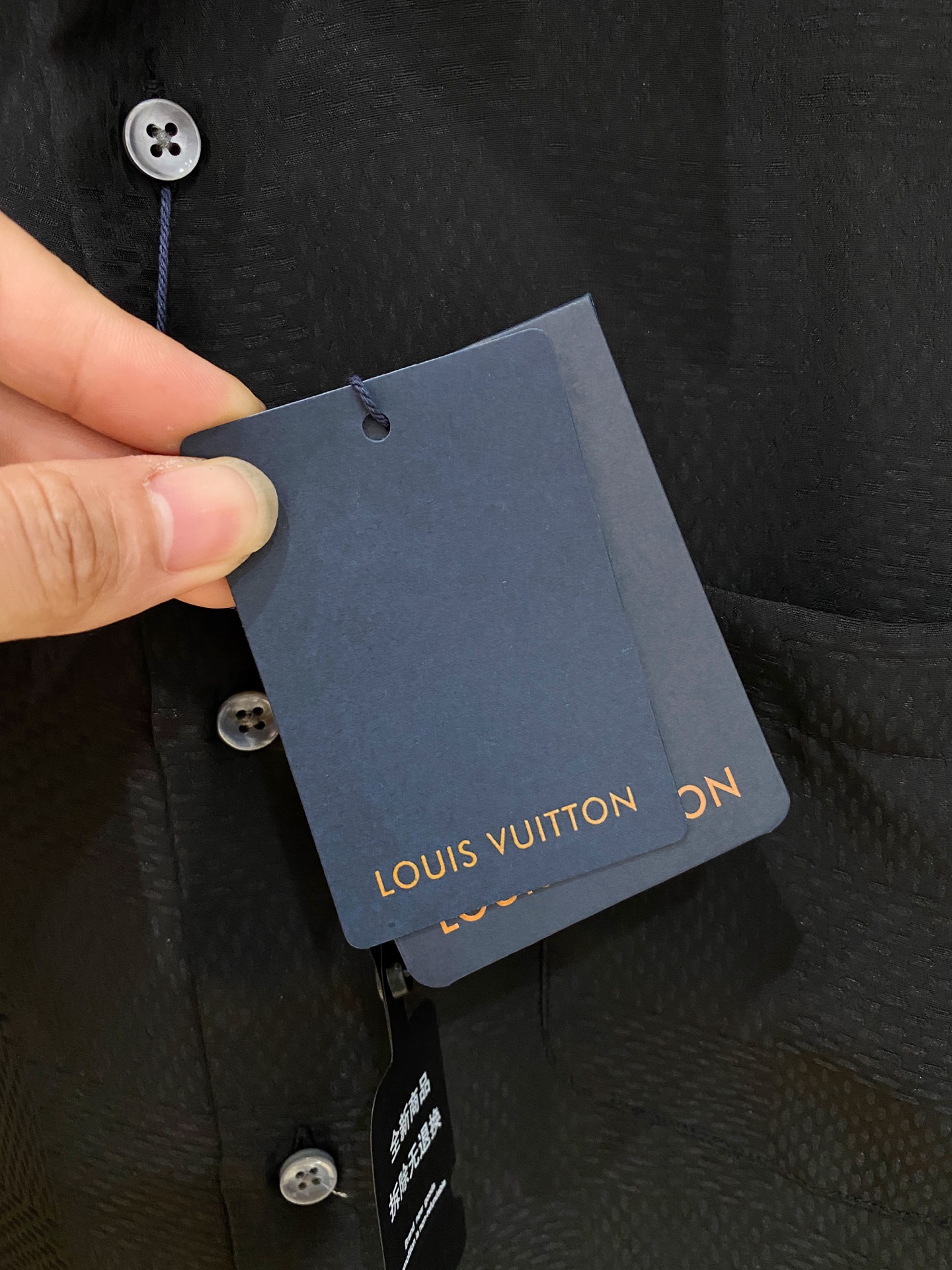 P，P轻盈雅致，短袖衬衫——25年春夏日里的温柔守候短袖衬衫，臻品定制系列的材质、精湛的工艺细节和卓越的