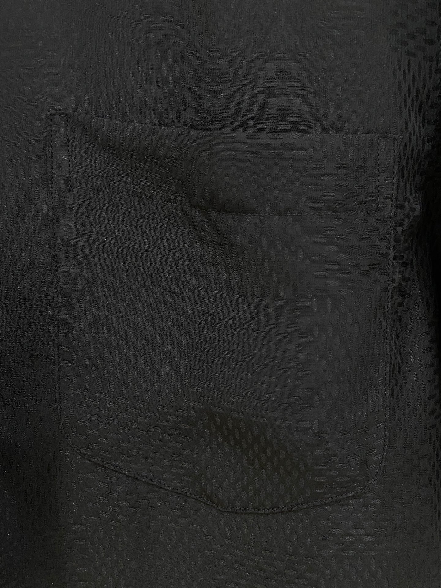 P，P轻盈雅致，短袖衬衫——25年春夏日里的温柔守候短袖衬衫，臻品定制系列的材质、精湛的工艺细节和卓越的