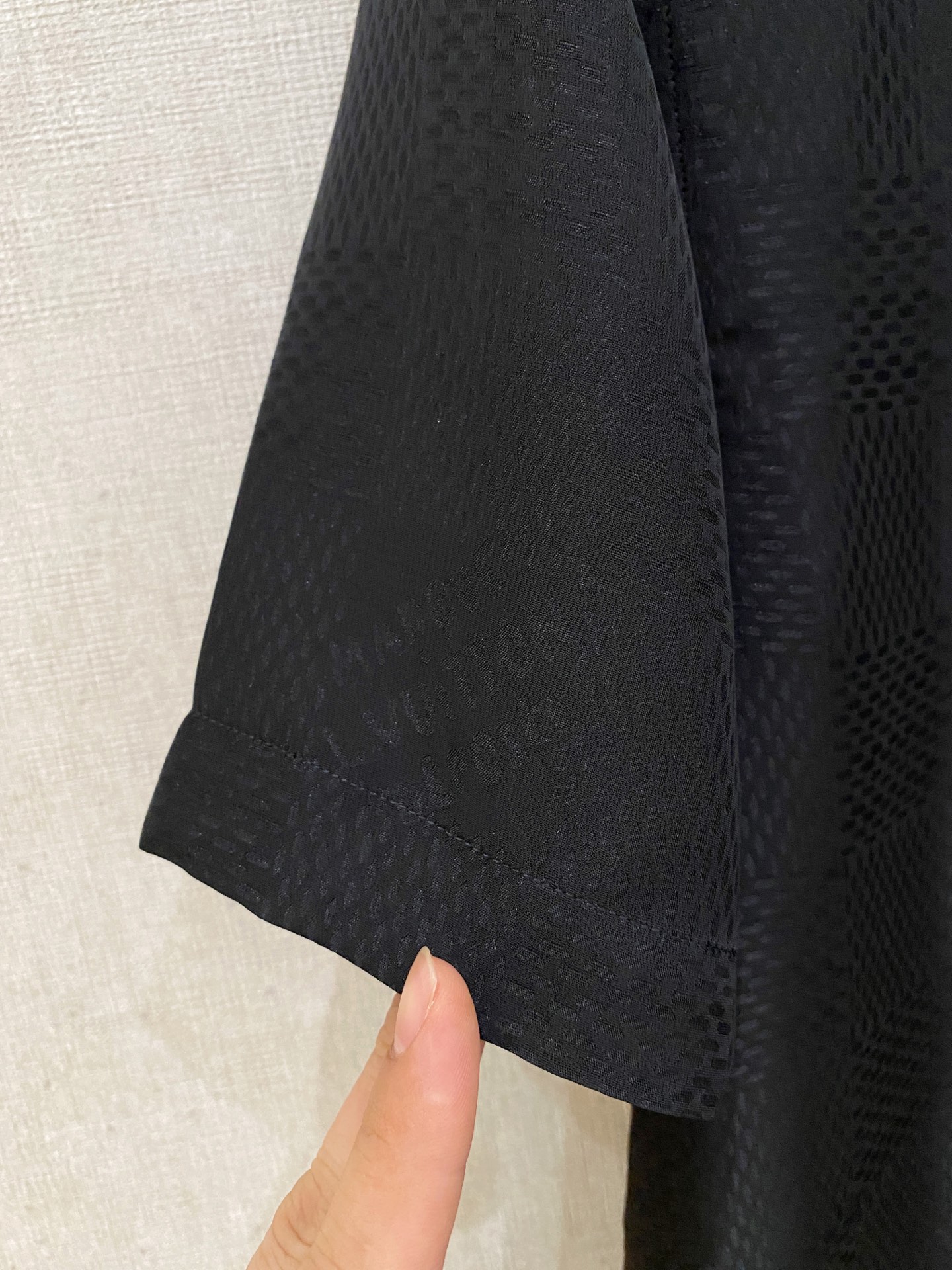 P，P轻盈雅致，短袖衬衫——25年春夏日里的温柔守候短袖衬衫，臻品定制系列的材质、精湛的工艺细节和卓越的