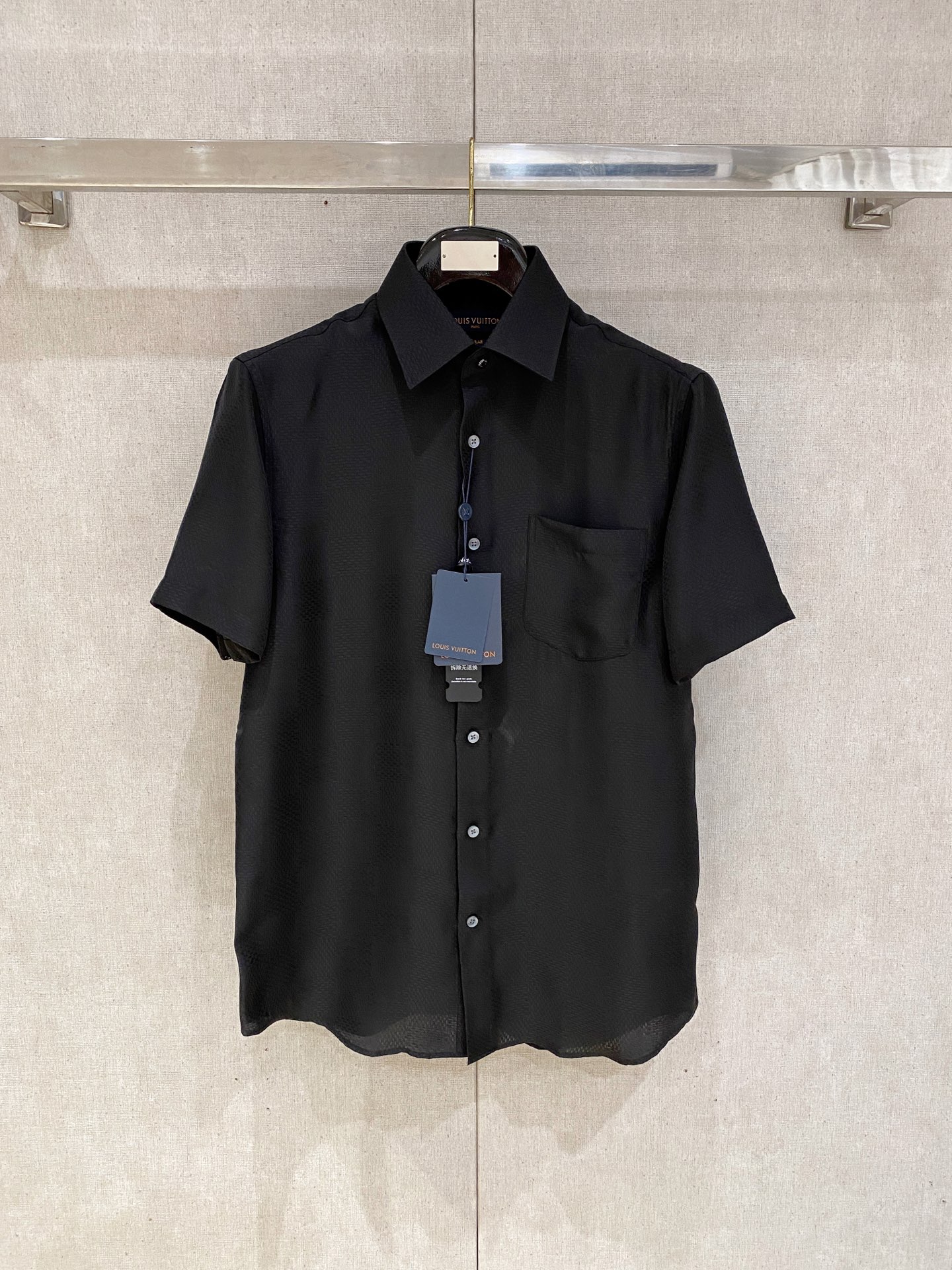 P，P轻盈雅致，短袖衬衫——25年春夏日里的温柔守候短袖衬衫，臻品定制系列的材质、精湛的工艺细节和卓越的