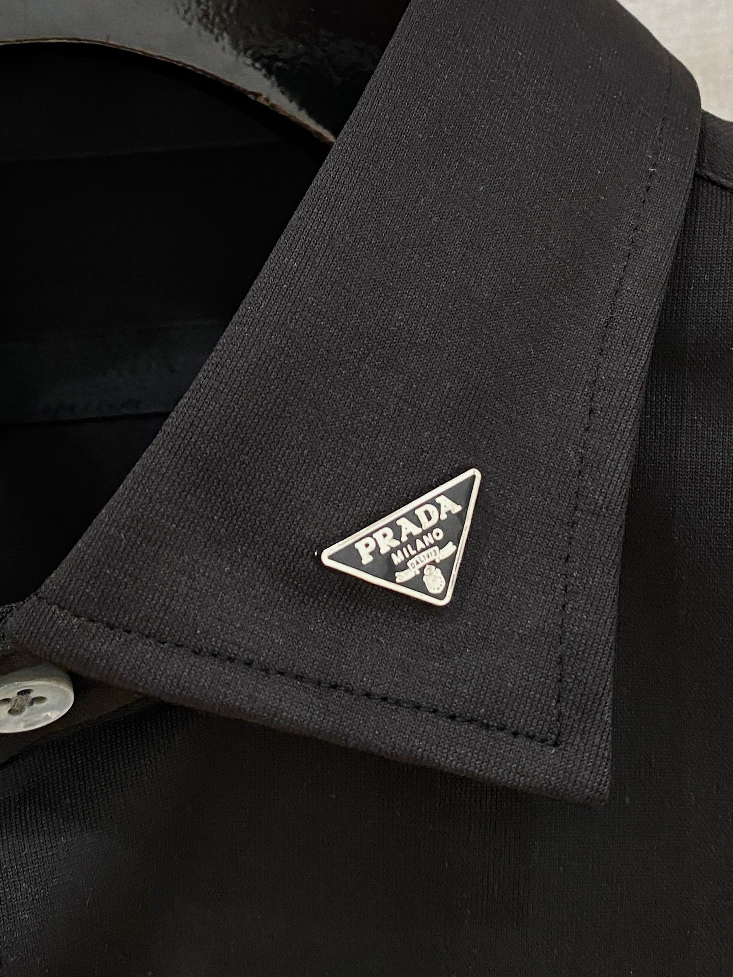 P，P轻盈雅致，短袖衬衫——25年春夏日里的温柔守候短袖衬衫，臻品定制系列的材质、精湛的工艺细节和卓越的