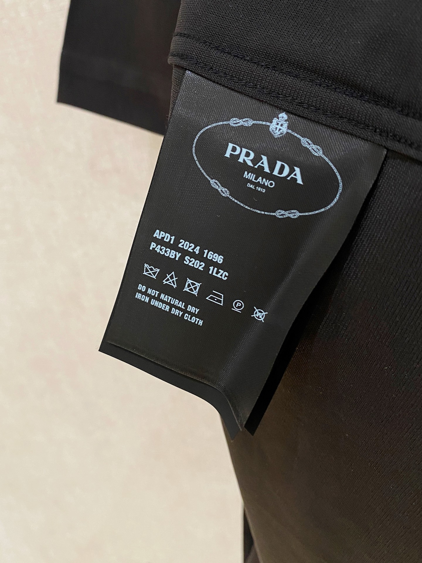 P，P轻盈雅致，短袖衬衫——25年春夏日里的温柔守候短袖衬衫，臻品定制系列的材质、精湛的工艺细节和卓越的