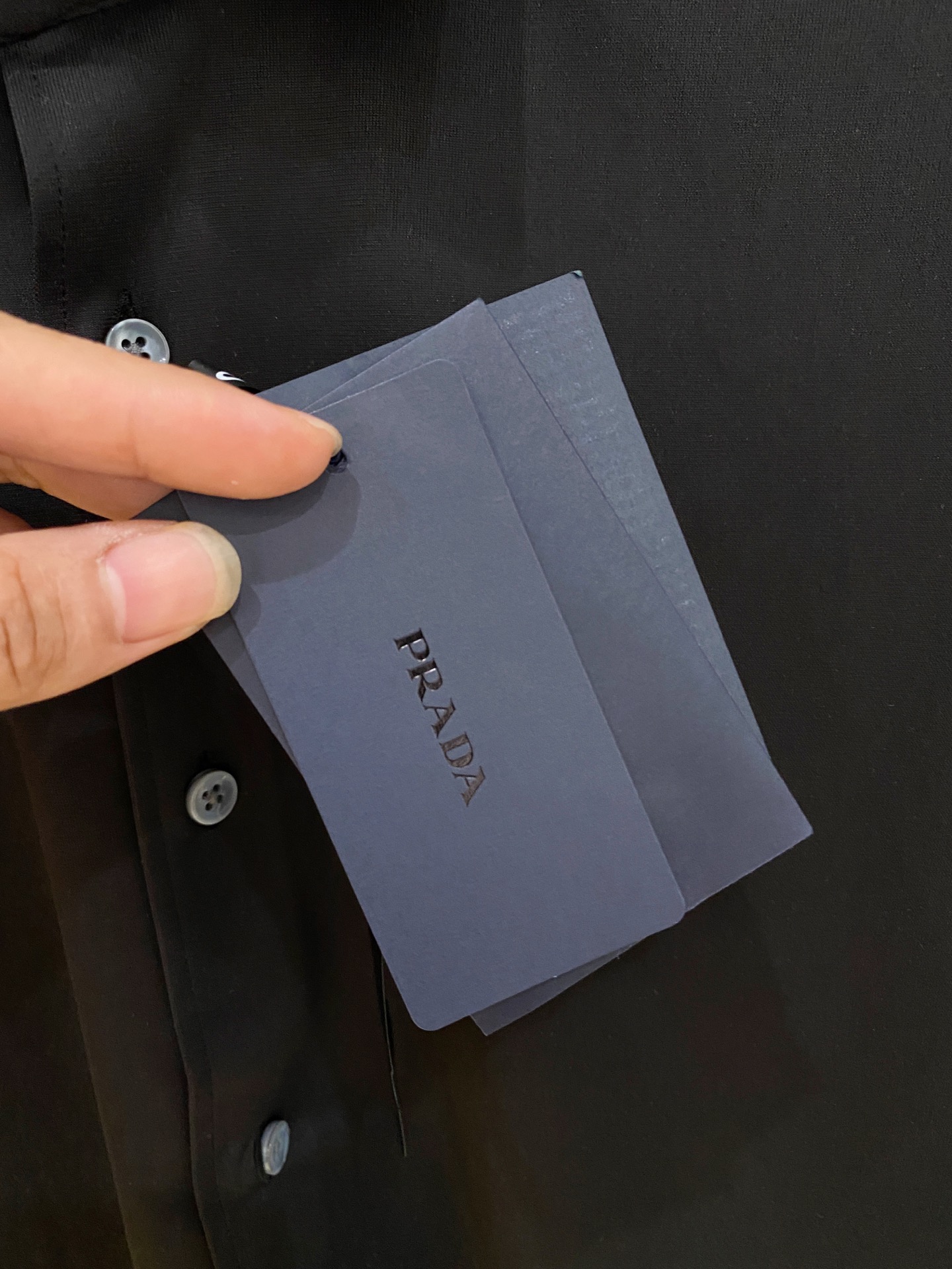 P，P轻盈雅致，短袖衬衫——25年春夏日里的温柔守候短袖衬衫，臻品定制系列的材质、精湛的工艺细节和卓越的