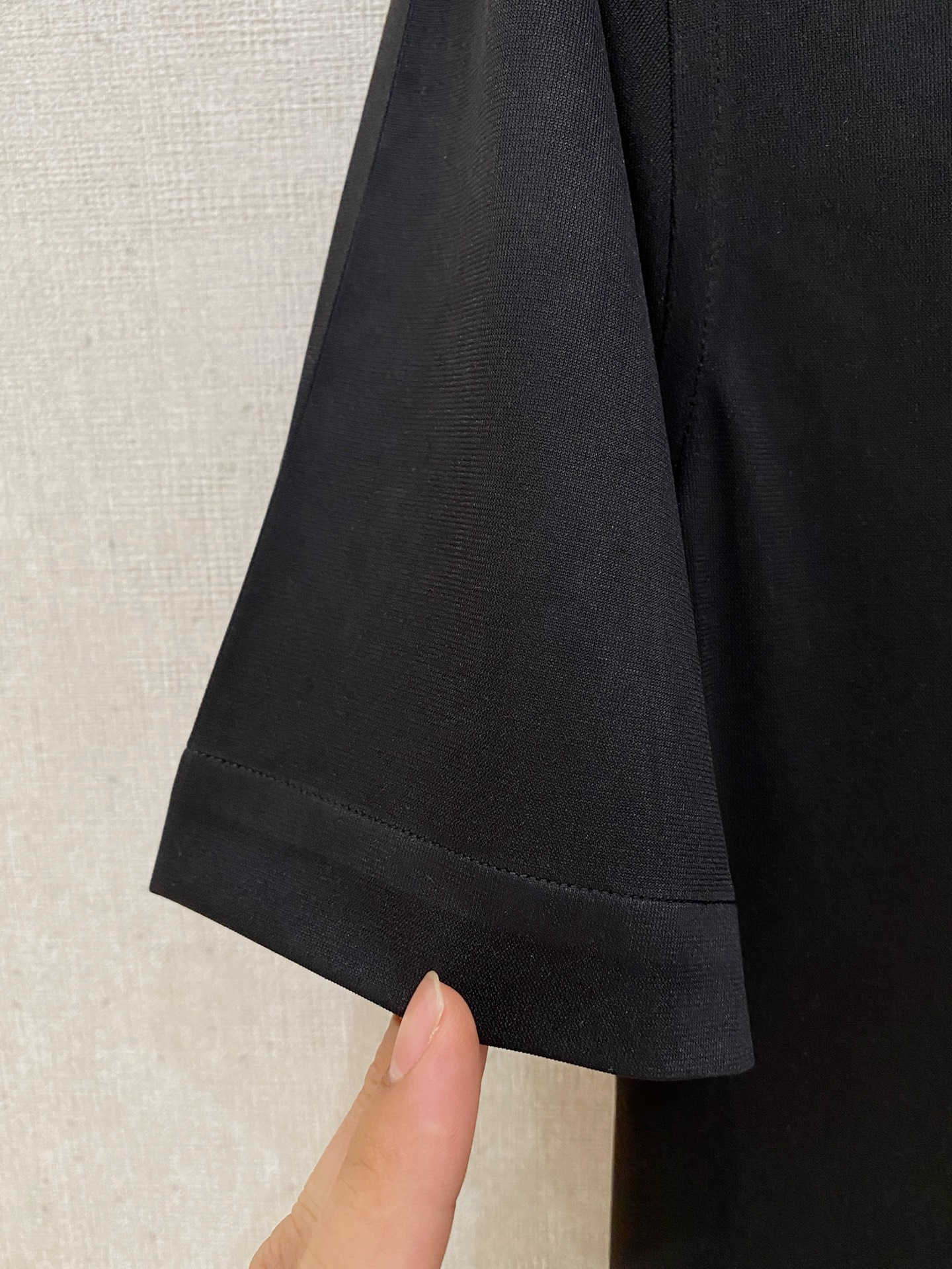 P，P轻盈雅致，短袖衬衫——25年春夏日里的温柔守候短袖衬衫，臻品定制系列的材质、精湛的工艺细节和卓越的