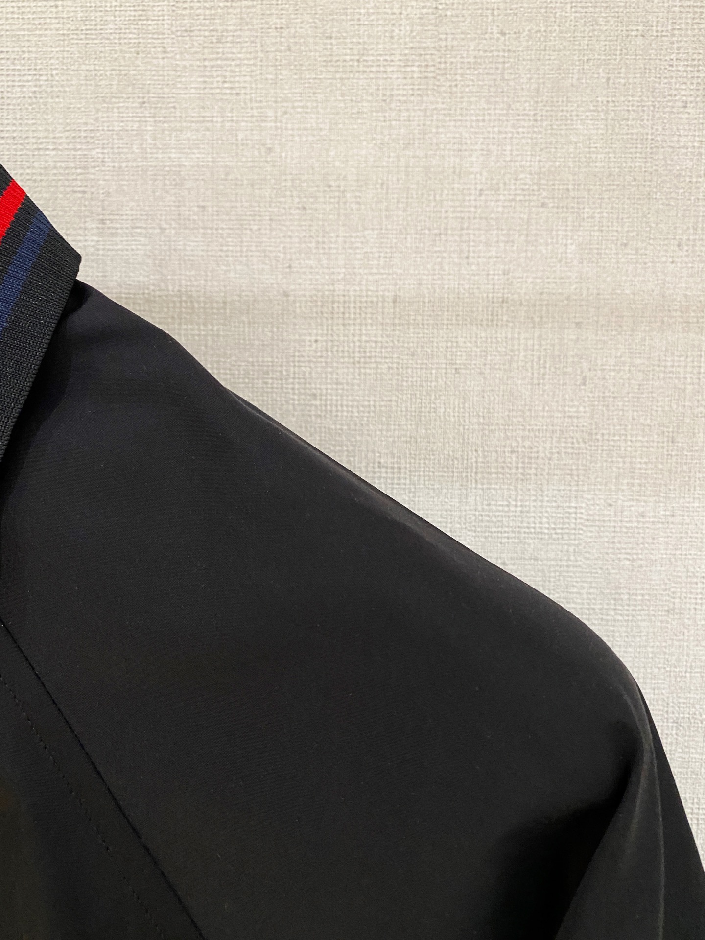 P，P轻盈雅致，短袖衬衫——25年春夏日里的温柔守候短袖衬衫，臻品定制系列的材质、精湛的工艺细节和卓越的