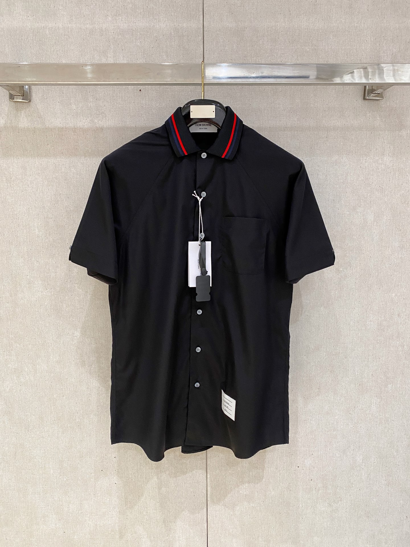 P，P轻盈雅致，短袖衬衫——25年春夏日里的温柔守候短袖衬衫，臻品定制系列的材质、精湛的工艺细节和卓越的