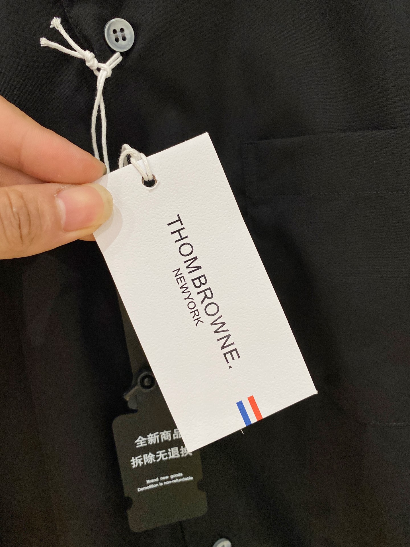 P，P轻盈雅致，短袖衬衫——25年春夏日里的温柔守候短袖衬衫，臻品定制系列的材质、精湛的工艺细节和卓越的