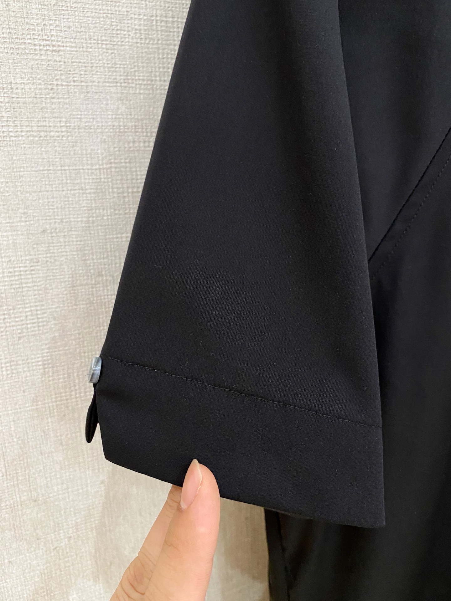 P，P轻盈雅致，短袖衬衫——25年春夏日里的温柔守候短袖衬衫，臻品定制系列的材质、精湛的工艺细节和卓越的