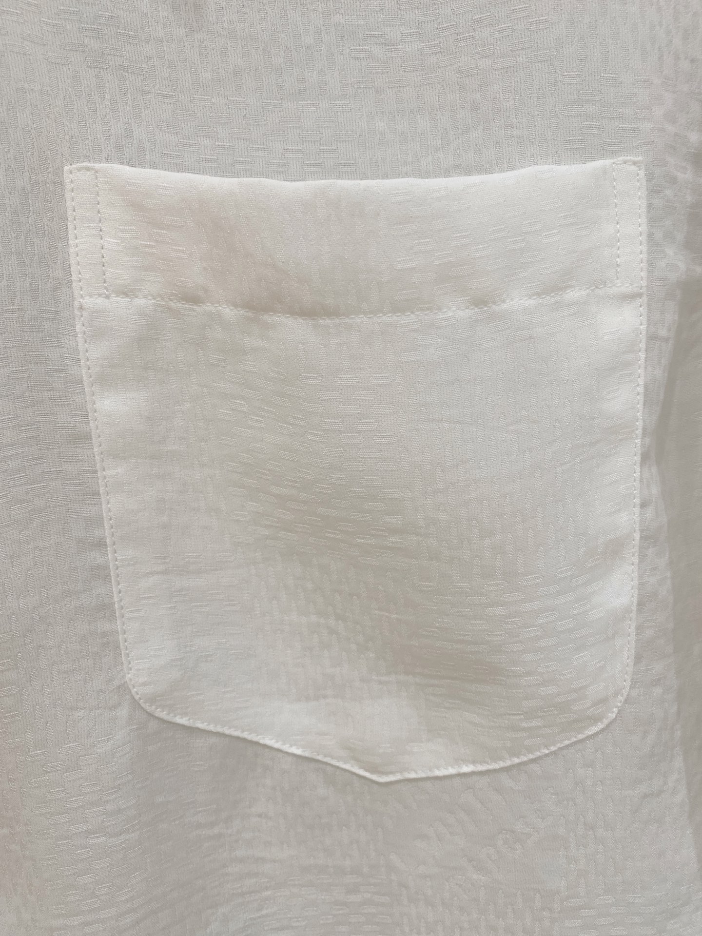 P，P轻盈雅致，短袖衬衫——25年春夏日里的温柔守候短袖衬衫，臻品定制系列的材质、精湛的工艺细节和卓越的