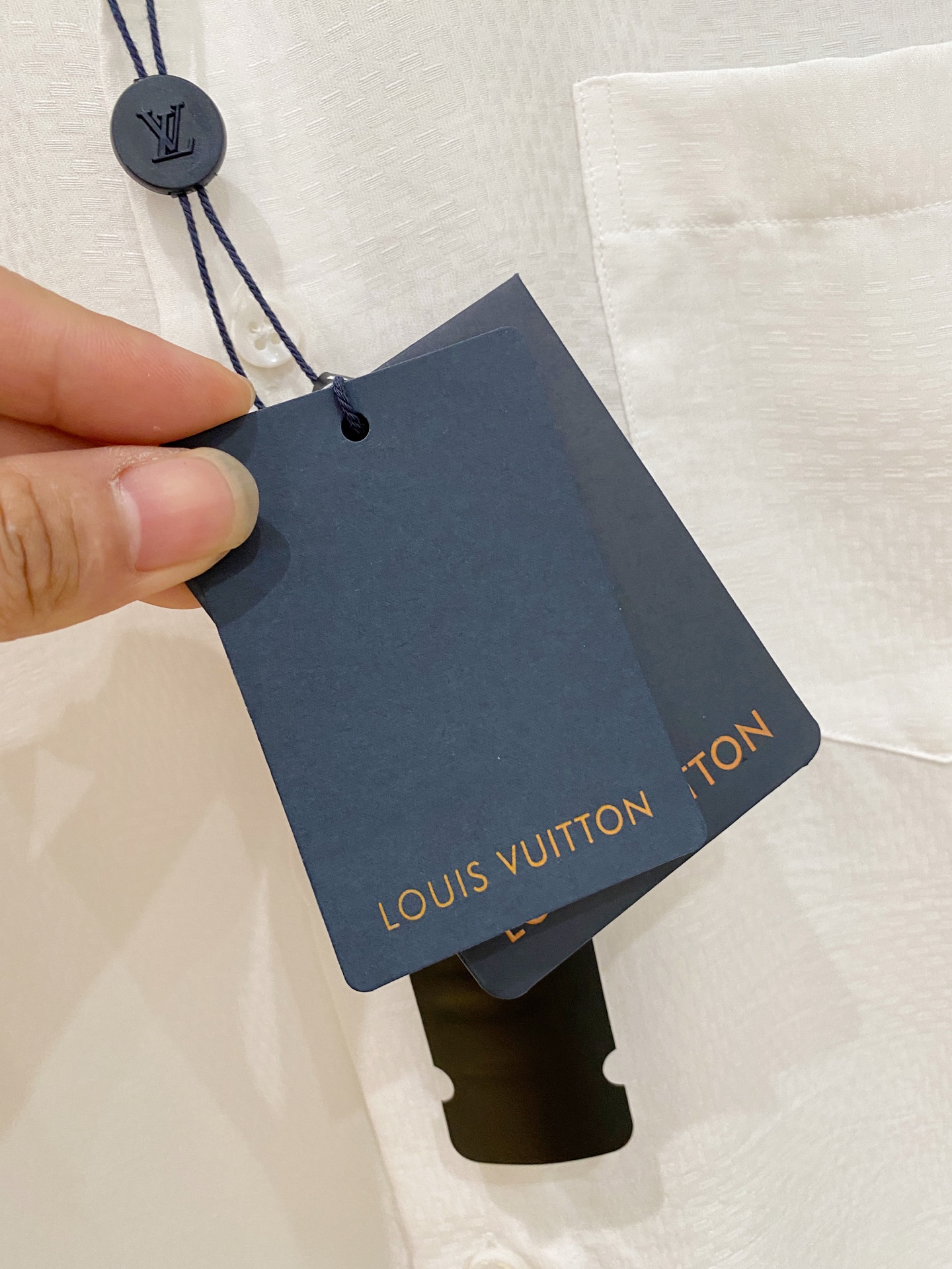 P，P轻盈雅致，短袖衬衫——25年春夏日里的温柔守候短袖衬衫，臻品定制系列的材质、精湛的工艺细节和卓越的