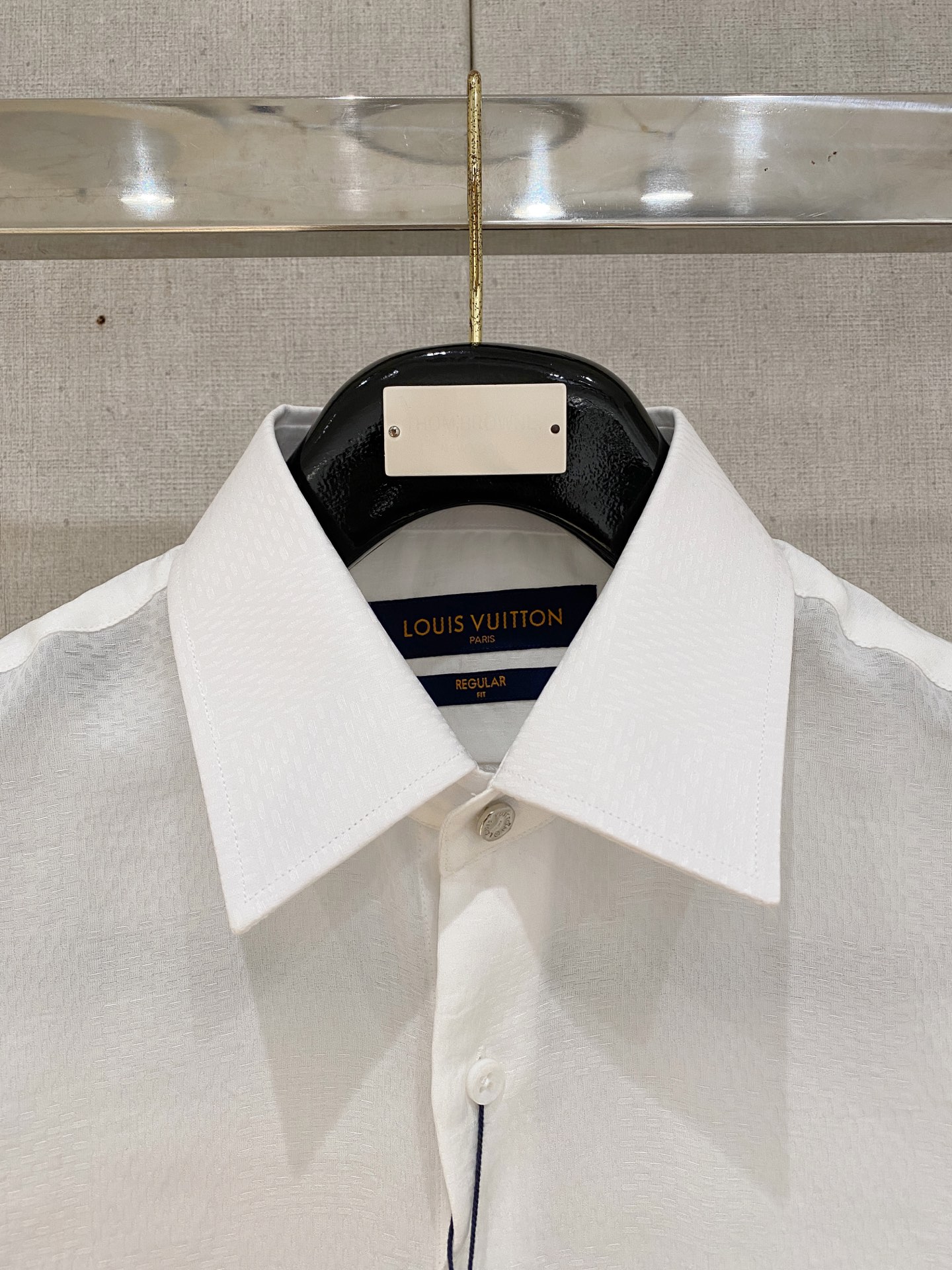 P，P轻盈雅致，短袖衬衫——25年春夏日里的温柔守候短袖衬衫，臻品定制系列的材质、精湛的工艺细节和卓越的